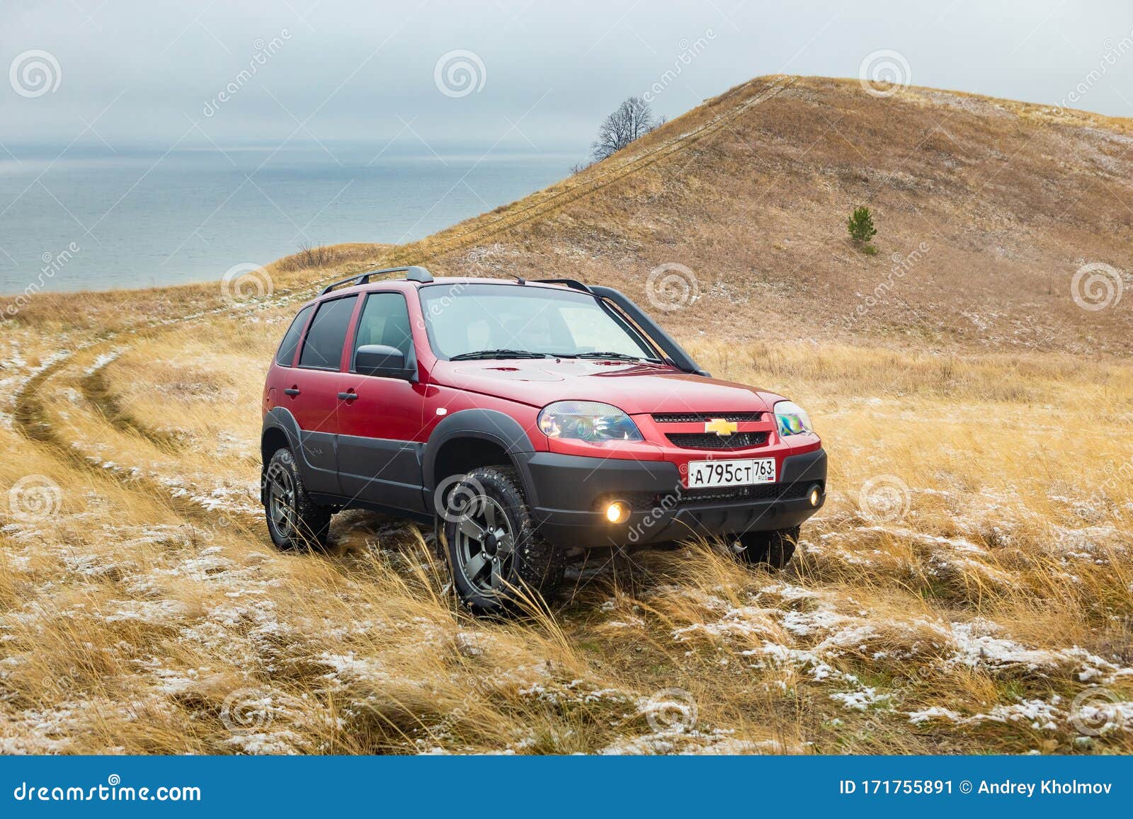SUV Chevrolet NIVA in Extreme Driving Conditions Editorial Photo - Image of  journey, rally: 171755891
