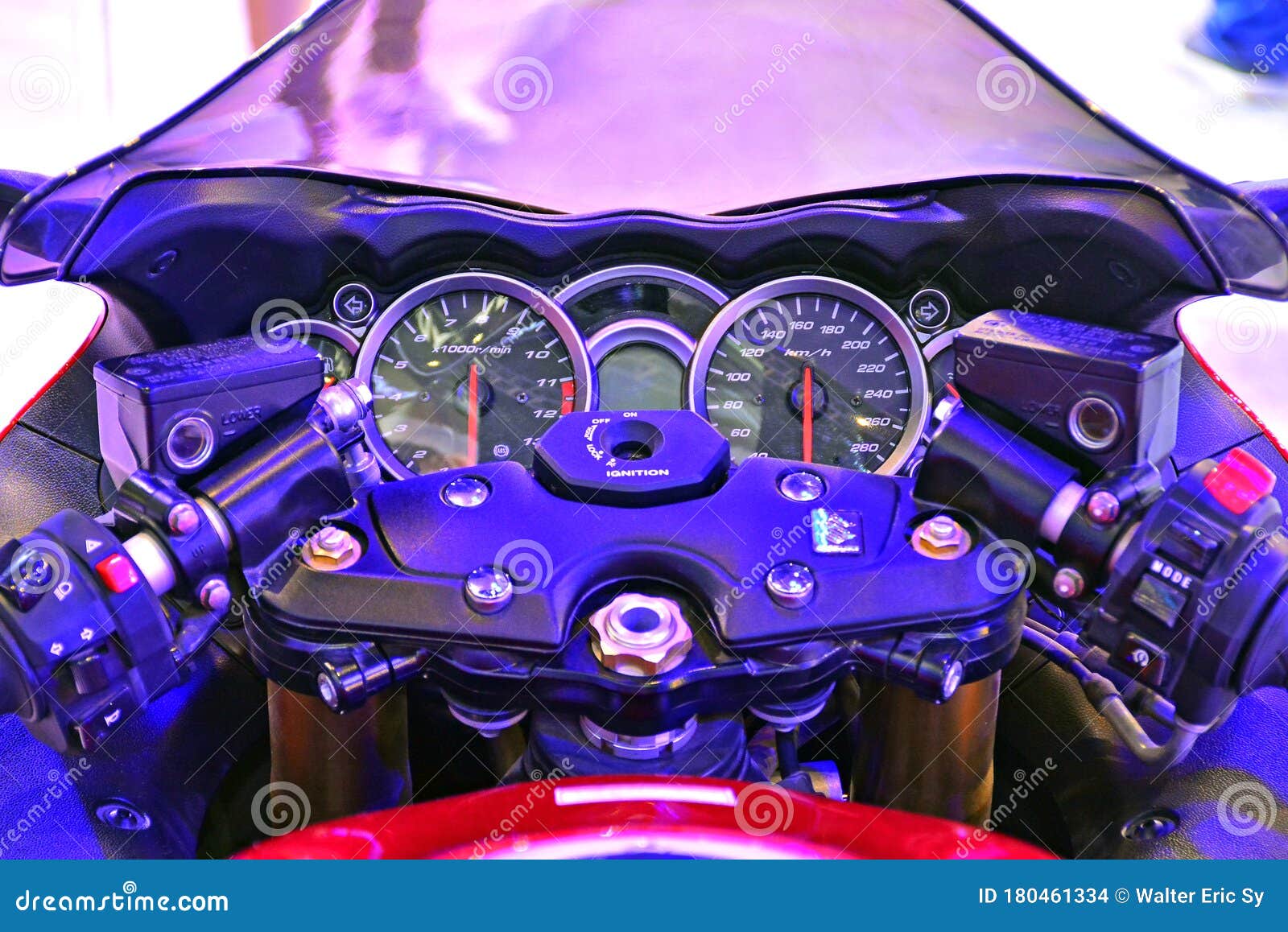 Suzuki Hayabusa - Compteur De Vitesse Pour Moto à Manille Salon  International De L'automobile Aux Philippines Pasay Image stock éditorial -  Image du appel, japon: 180461334