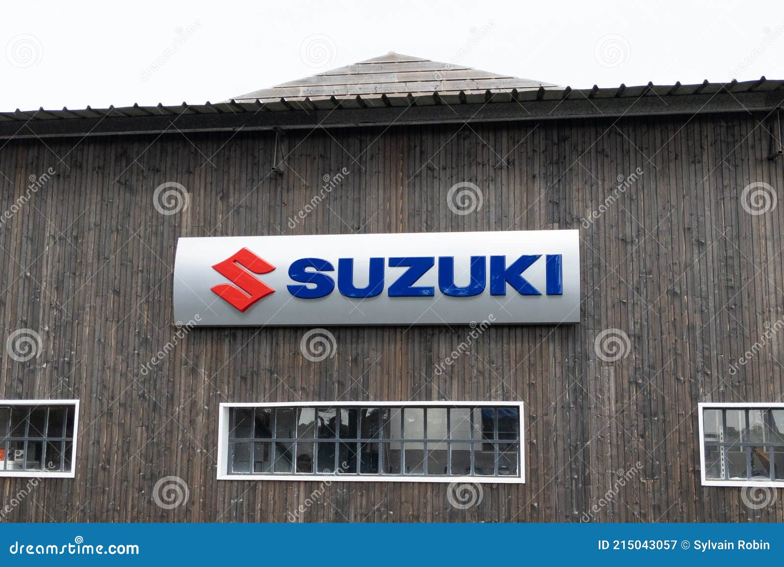 Suzuki Zeichen Text Und Marke Logo Fahrzeug Shop Auto Motorrad Händler  Motorrad Redaktionelles Stockfotografie - Bild von wirtschaftlichkeit,  emblem: 215043057