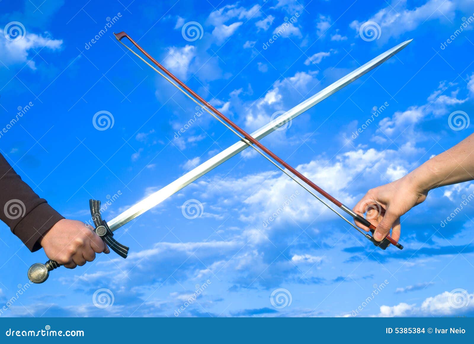 Sward y arqueamiento foto de archivo. Imagen de mano, azul 5385384