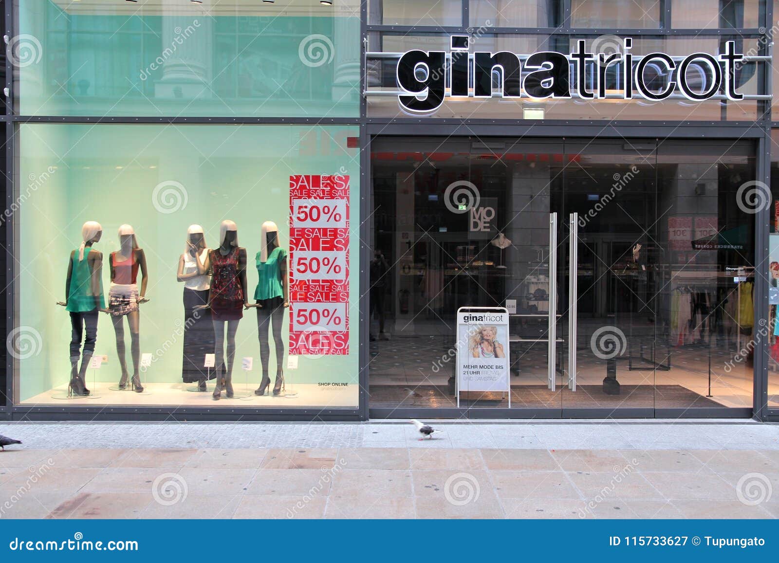 tand jord glemsom Ginatricot Store Photos - Free & Royalty-Free Stock Photos from Dreamstime