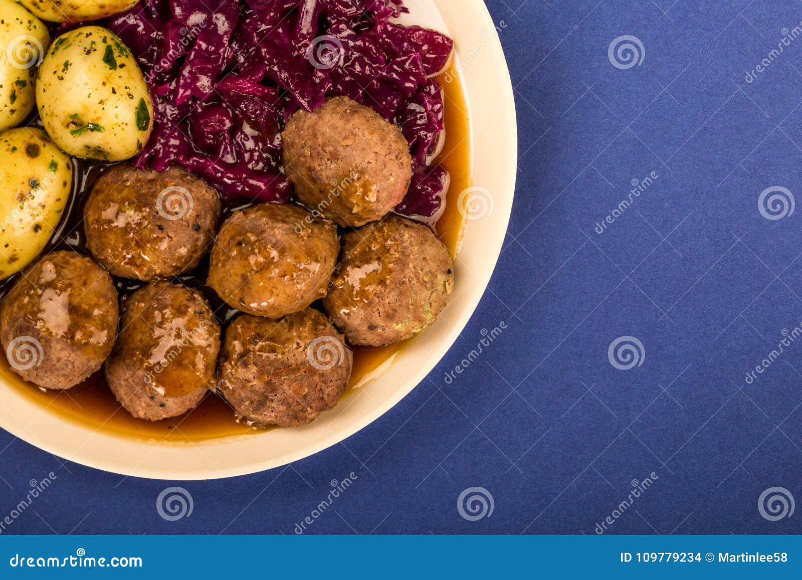 Canada brug Med andre band Swedish or Norwegian Meatballs with Boiled Potatoes Red Cabbage Stock Photo  - Image of cooked, eating: 109779234