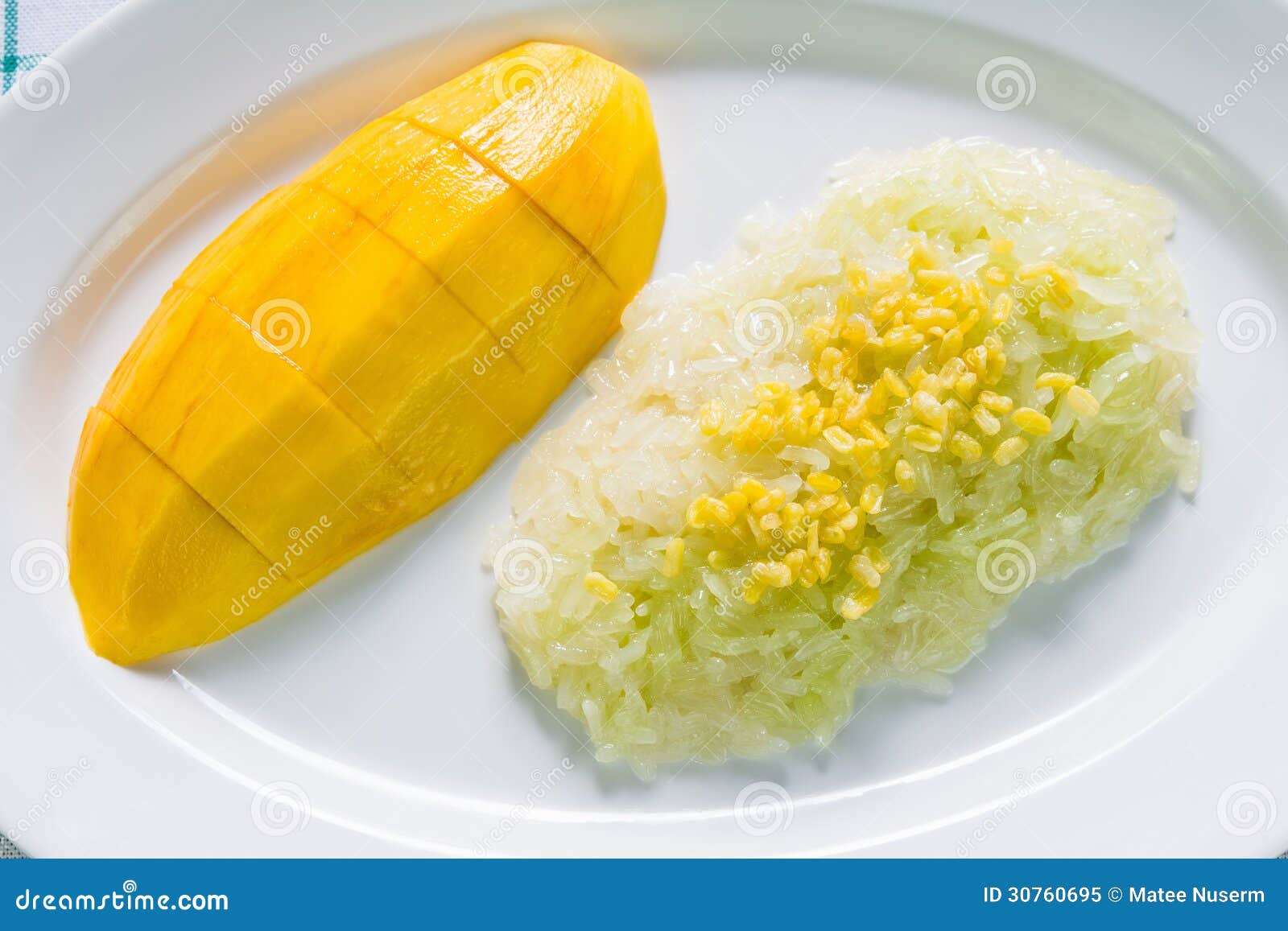 https://thumbs.dreamstime.com/z/sweet-coconut-sticky-rice-mango-khao-niao-mamuang-ripe-cooked-milk-topping-roast-mung-bean-thai-traditional-dessert-30760695.jpg