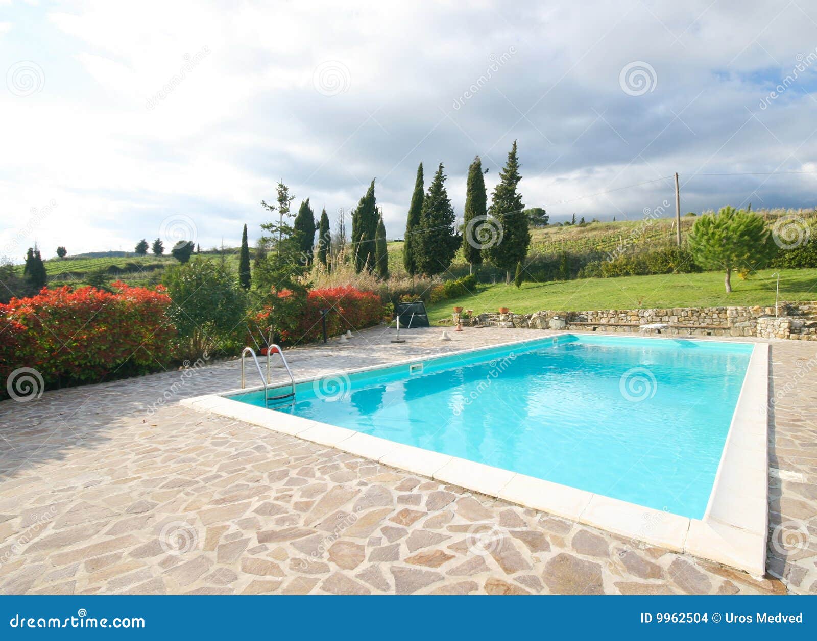 Swimmingpool stockfoto. Bild von garten, italienisch