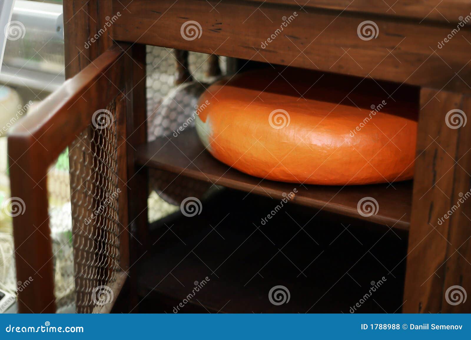 https://thumbs.dreamstime.com/z/swiss-cheese-self-service-store-1788988.jpg