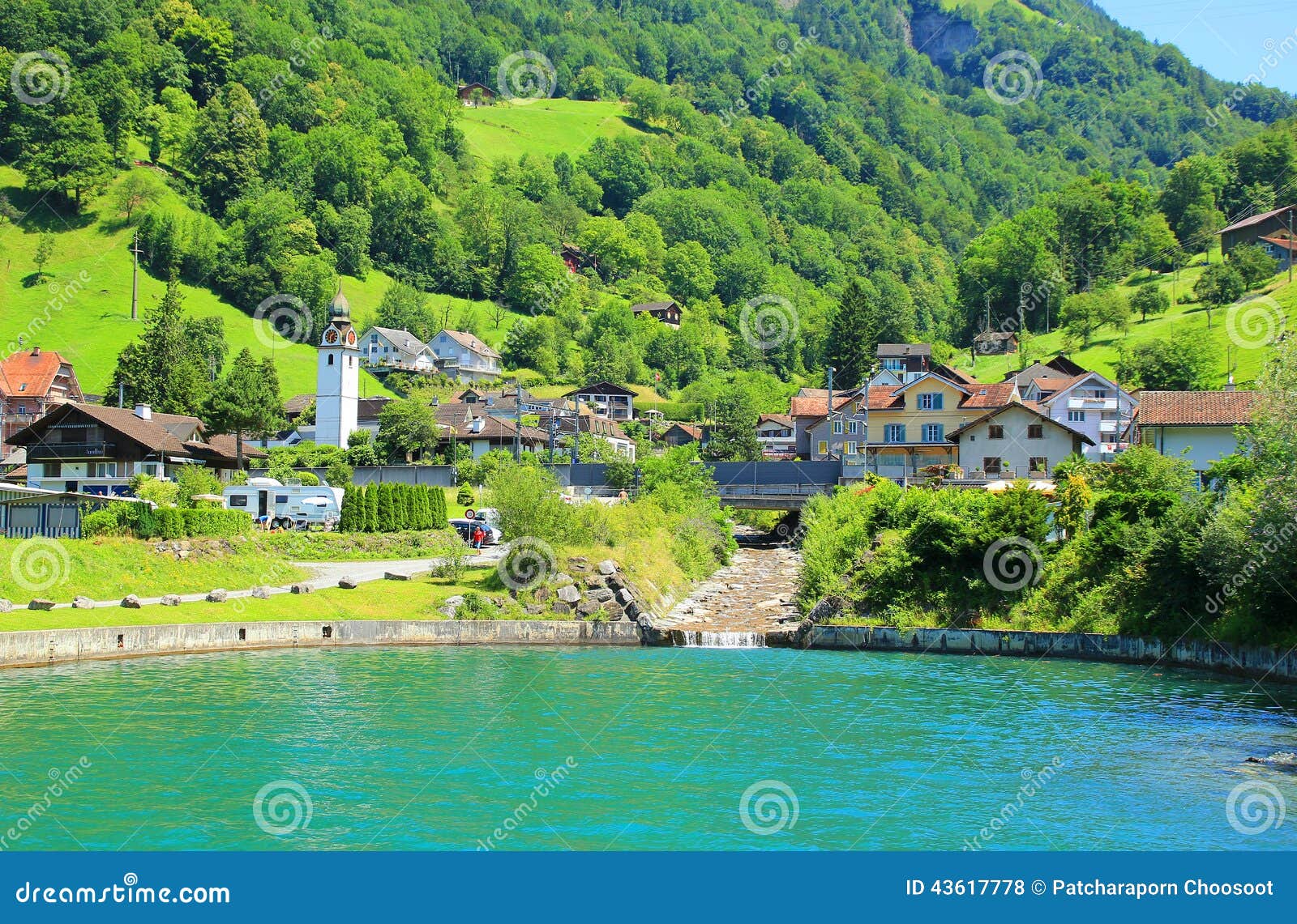 Switzerland. Der schöne See in der Schweiz auf Sommer