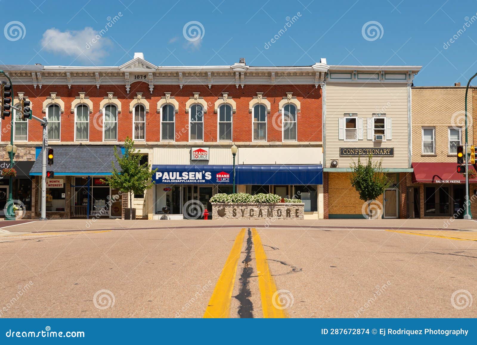 Downtown Sycamore editorial stock image. Image of landmark - 287672874