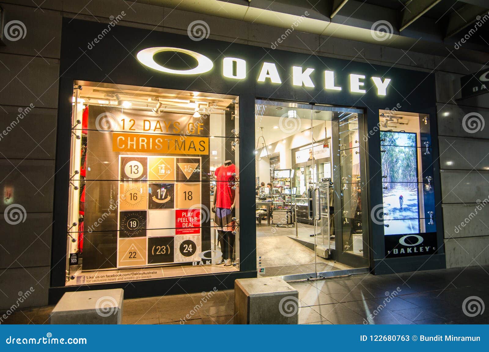 oakley store brisbane
