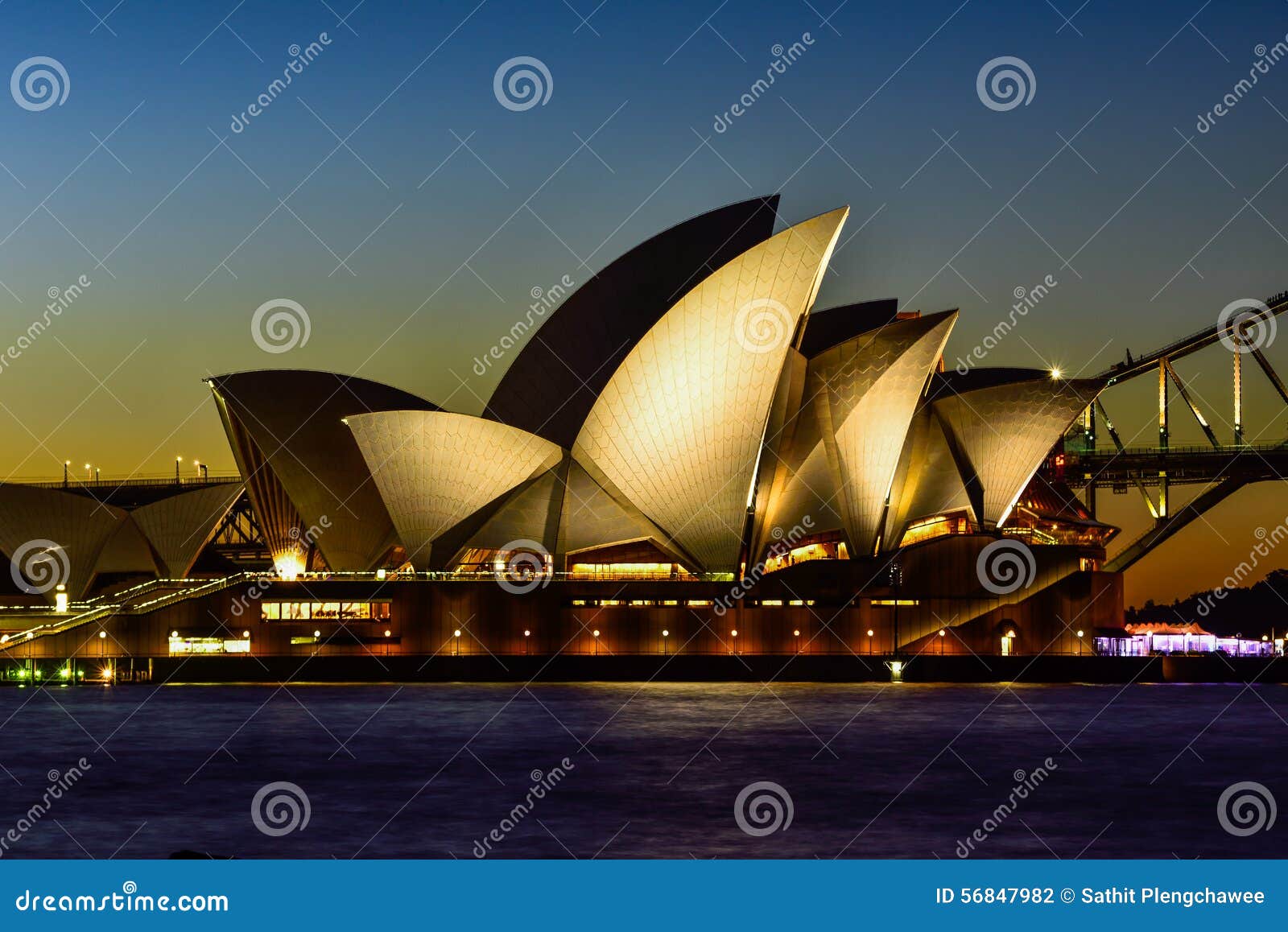 SYDNEY AUSTRALIA September 28 2015 : View of Sunset at Sydney Oper SYDNEY AUSTRALIA September 28 2015 : View of Sunset at Sydney Oper