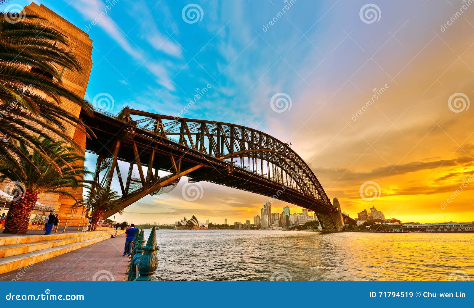 Sydney Harbour at dusk editorial stock image. Image of contemporary 71794519