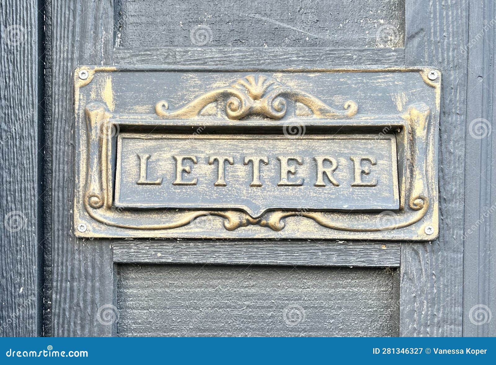 a letter box sign lettere
