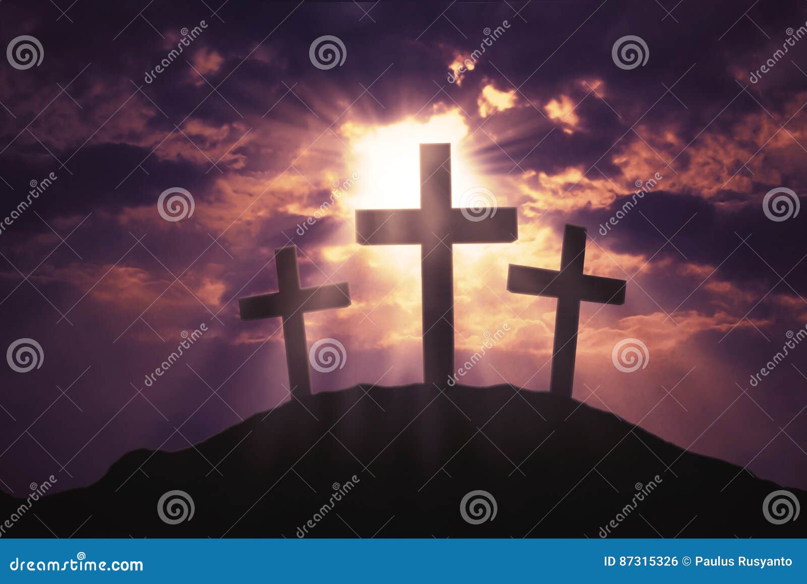Symbol Mit Drei Kreuzen Auf Hugel Stockfoto Bild Von Fromm Jesus