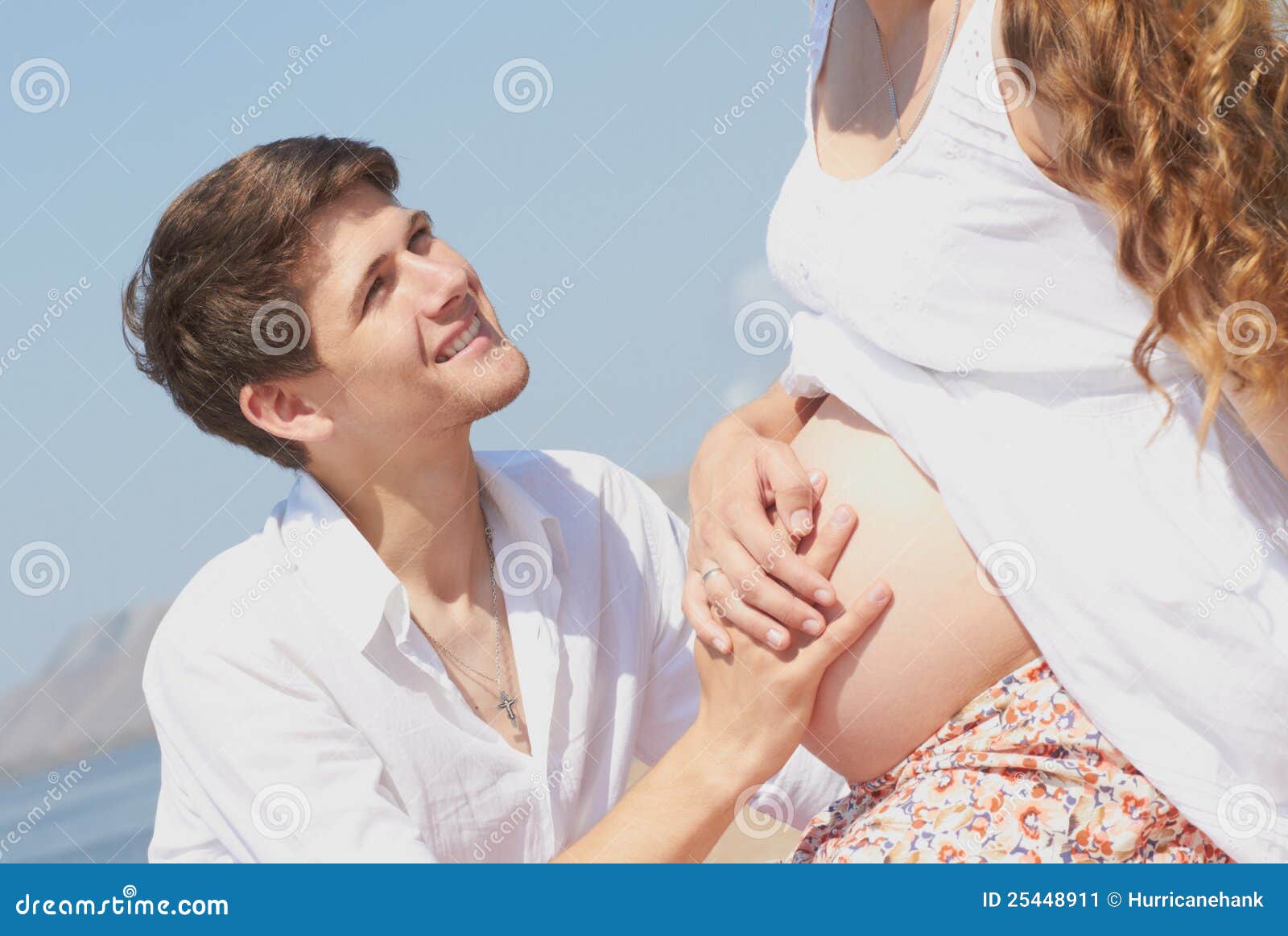Вторая жена мужа беременна. Пара в ожидании ребенка. Счастливые моменты в беременность фото. Муж и жена ждут ребенка картинки.