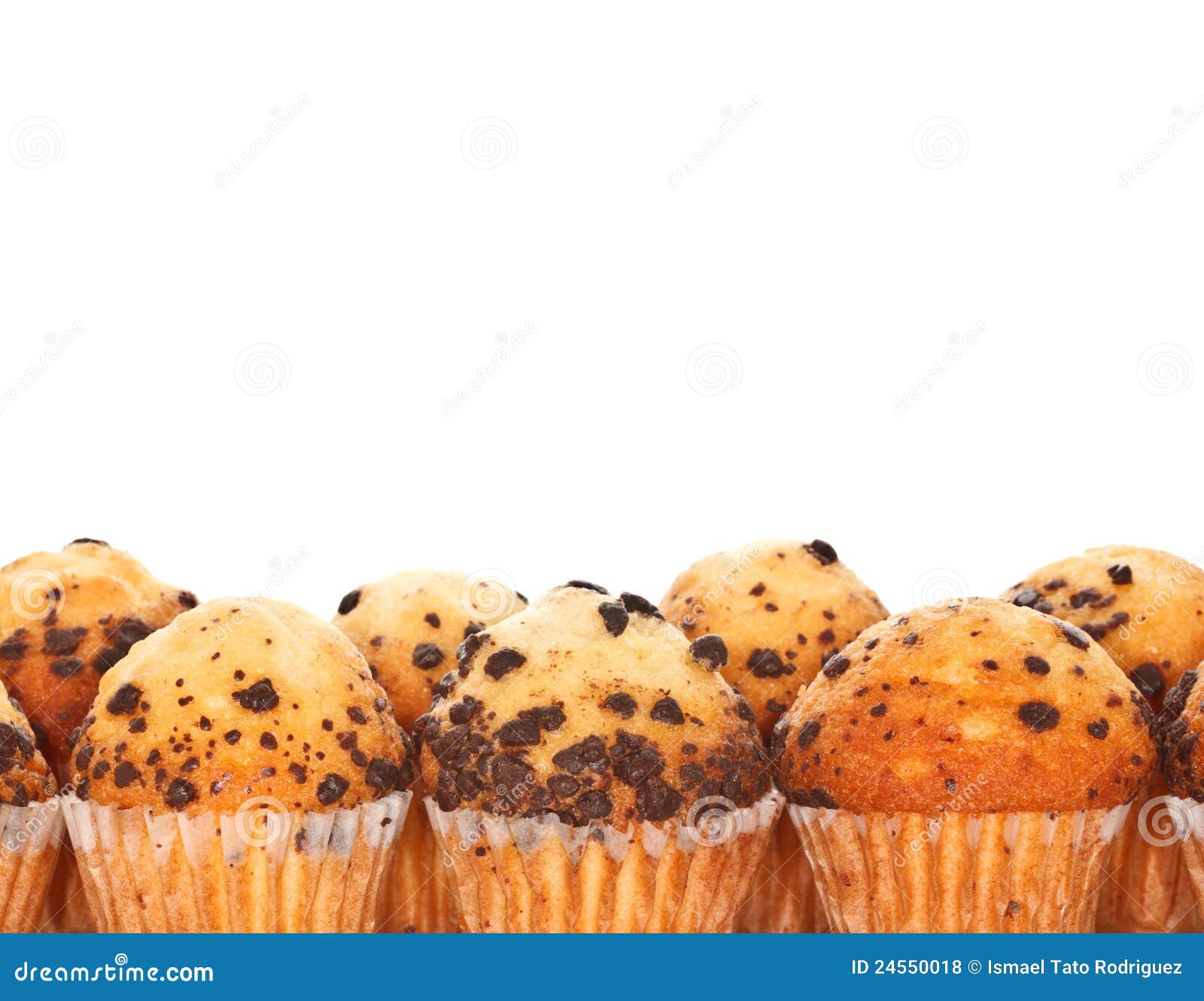 Szczerbi się czekoladowych muffins. Tła układ scalony czekolady grupy muffins astronautyczny tekst biel pisze