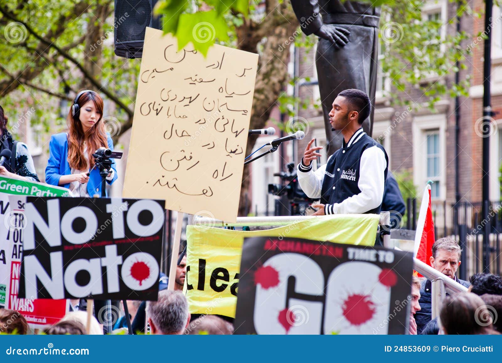 Säger ingen protest för nato till. 19 2012 alliansen kallade chicago cnddag diskuterar ambassaden som den främre globala grosvenoren rymde london kan militär nato nr. en deltagareprotesträckvidd s säga det fyrkantiga stwctoppmötet till uk oss