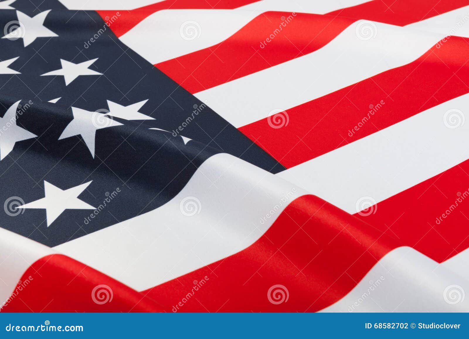 Série de drapeaux hérissés - Etats-Unis. Drapeau soufflant dans le vent Une partie de série hérissée de drapeau - Etats-Unis