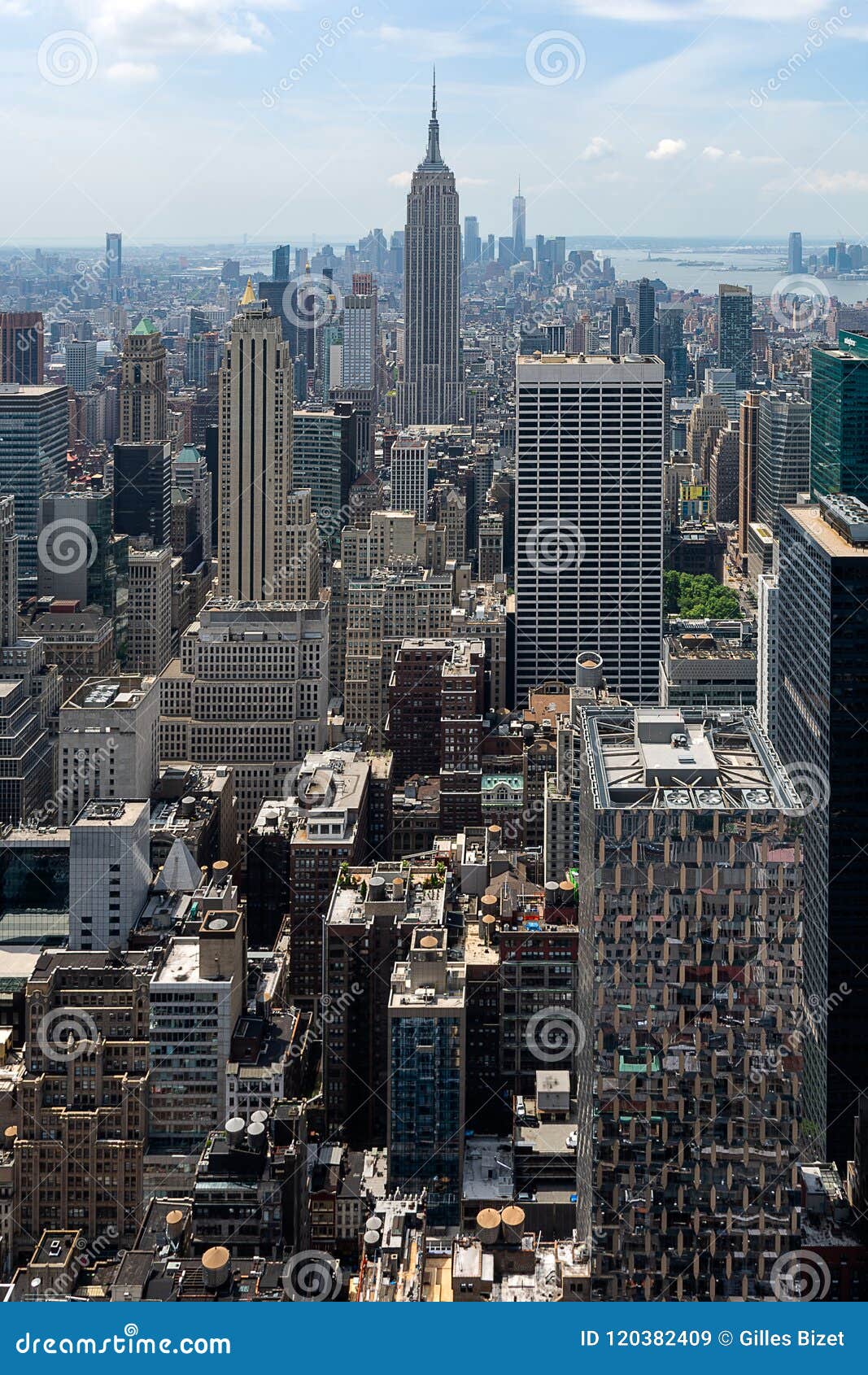 Süd-Manhattan-Panorama von der Spitze des Felsens. Von der Spitze der Felsen-Ansicht über Empire State Building, einen World Trade Center und Süd-Manhattan