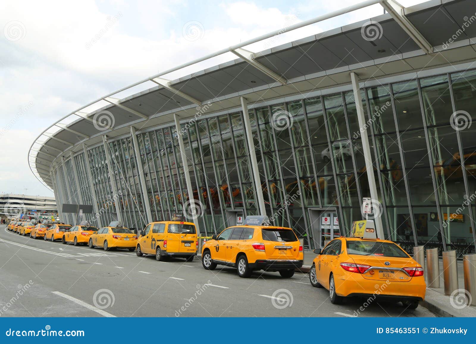 Dentro Do Terminal 4 Da Linha Aérea Do Delta No Aeroporto Internacional De  JFK Em New York Foto de Stock Editorial - Imagem de pista, colosso: 85463488