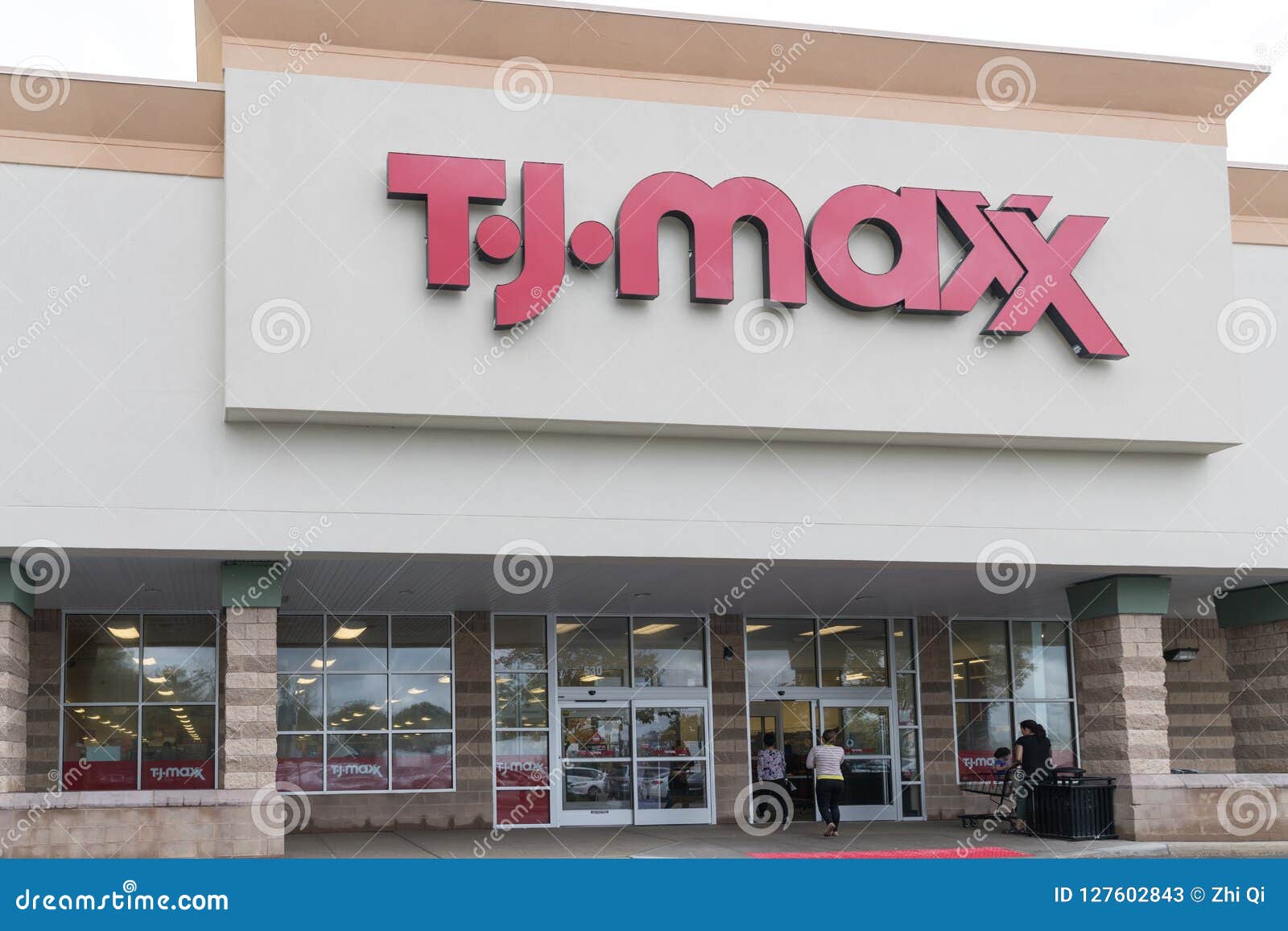 461 Tj Maxx Store Stock Photos, High-Res Pictures, and Images