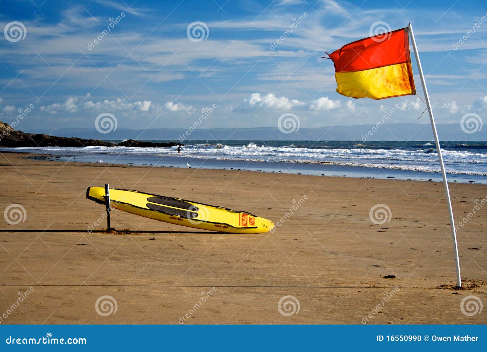 Tabla Hawaiana Del Salvavidas Foto de archivo Imagen de resaca, cielo