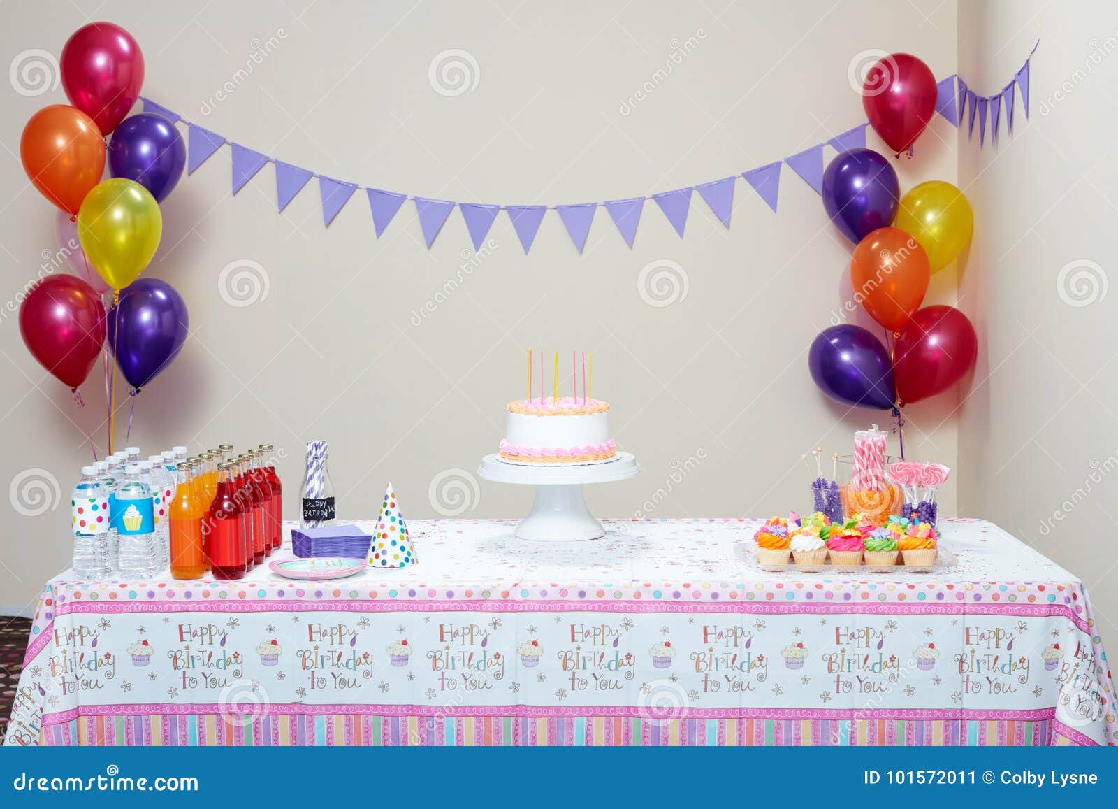 Details 100 birthday table background