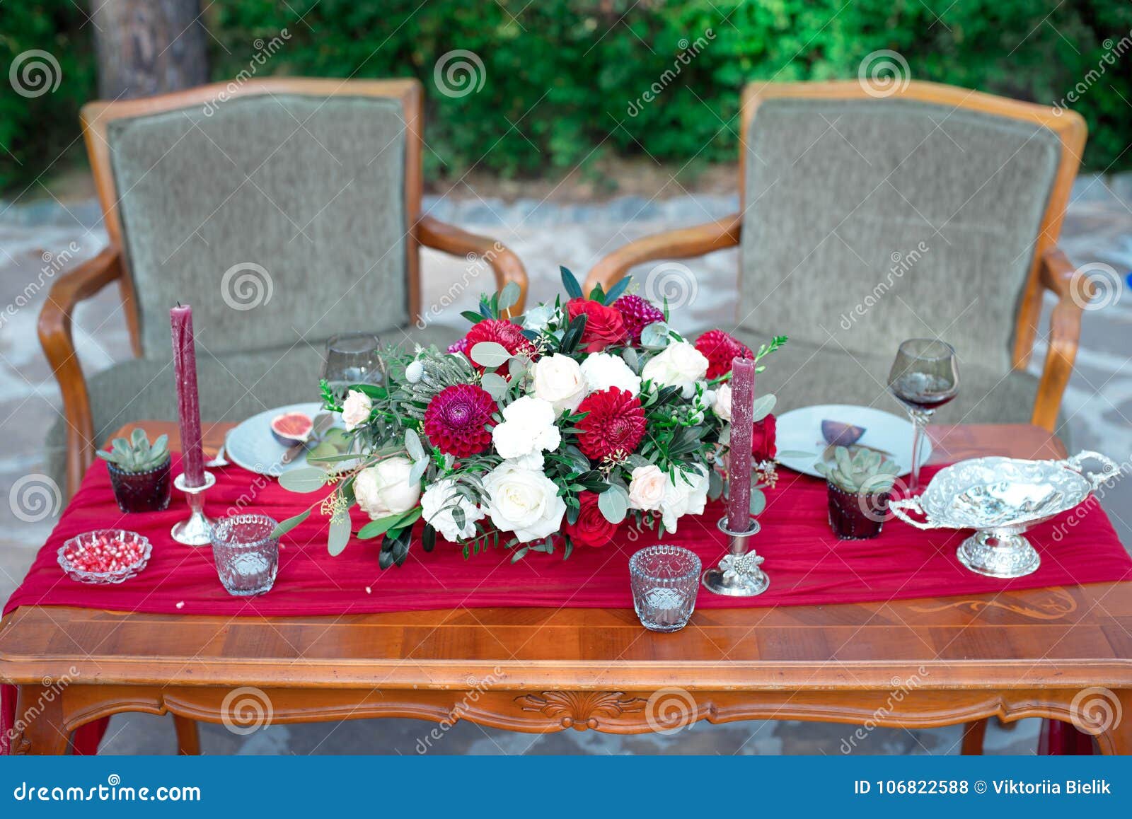 Des Bougies Sur Une Table Romantique