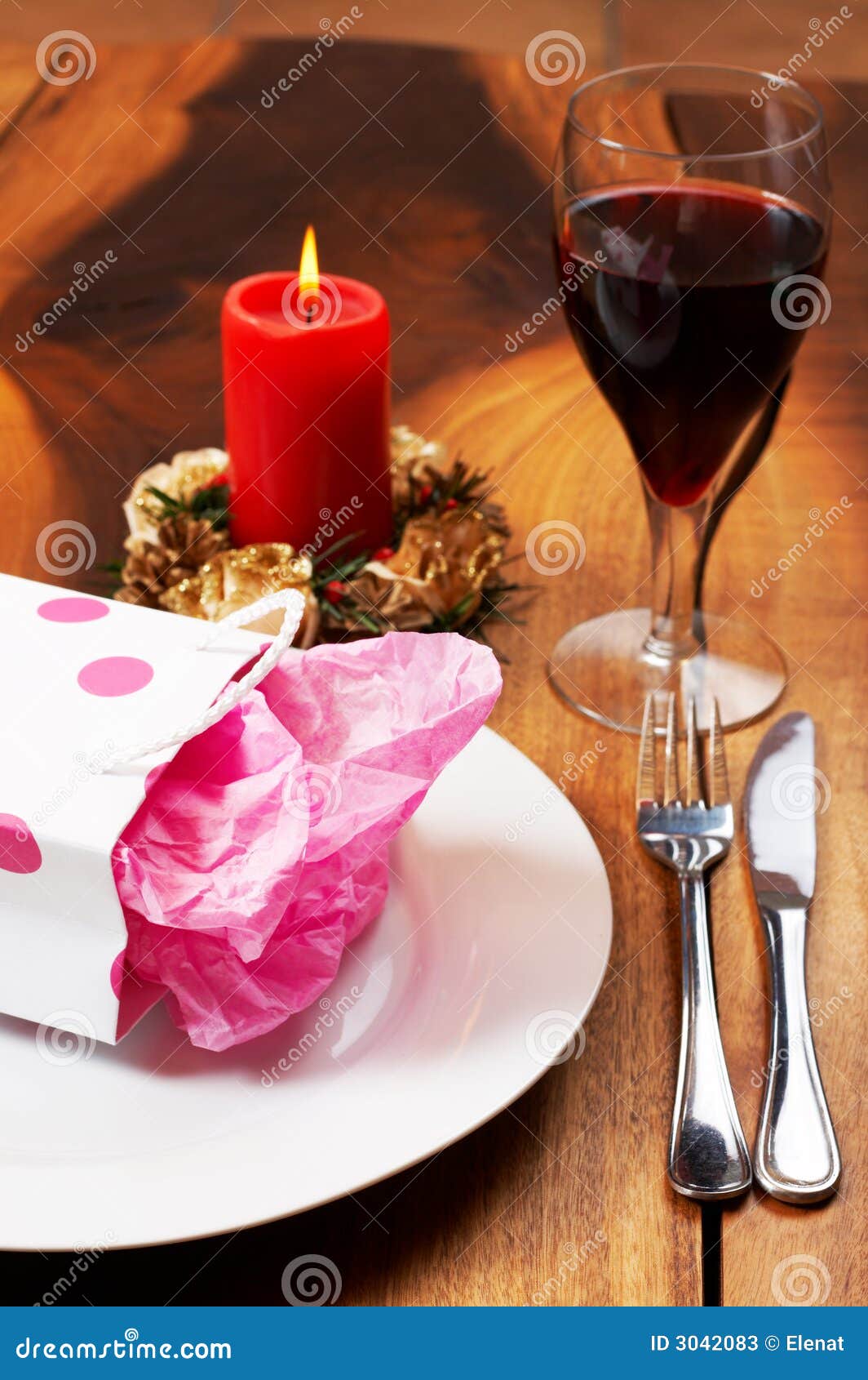 Table Setting with a Gift Bag Stock Image Image of event, pink 3042083