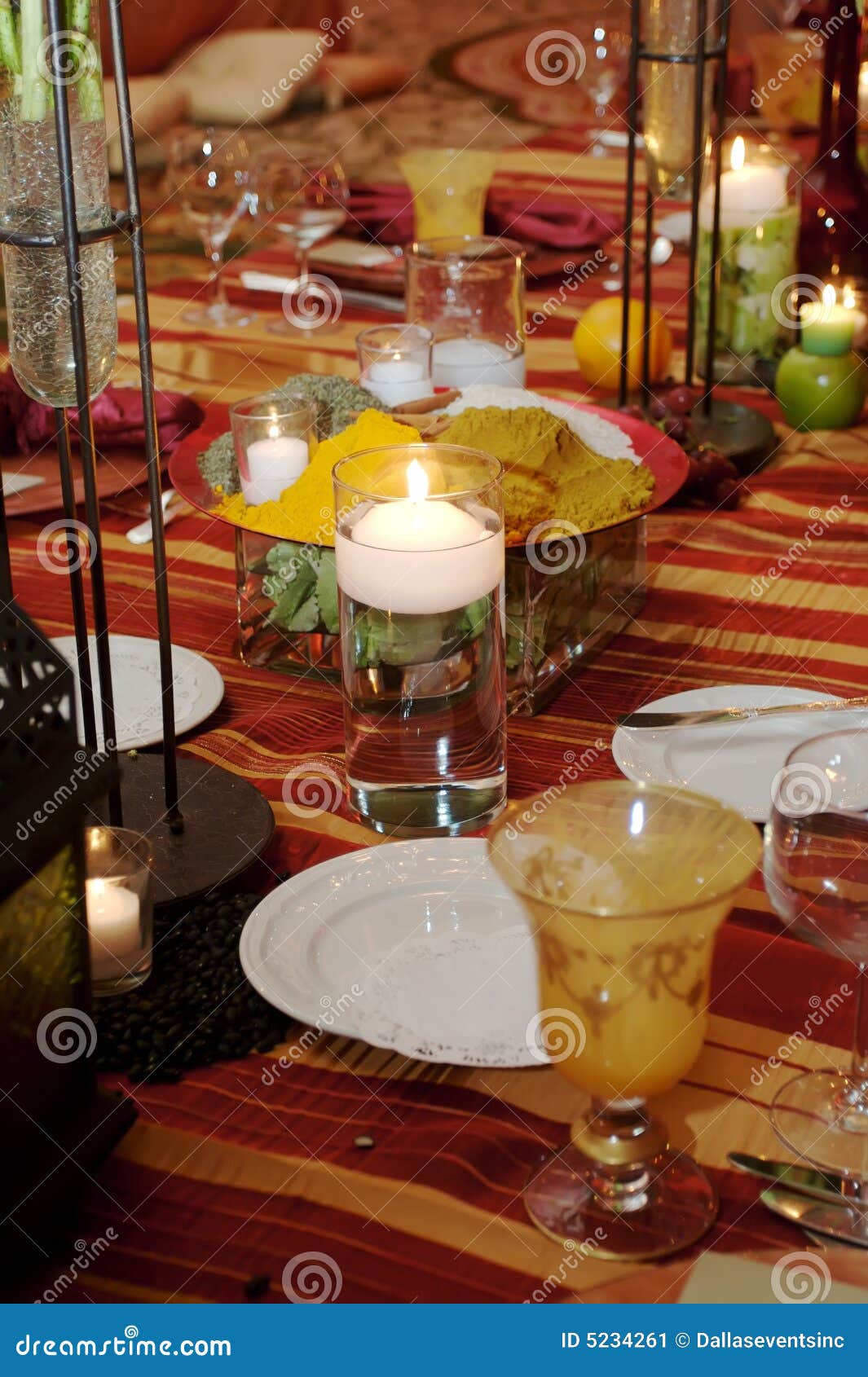 Table Setting at a Luxury Wedding Reception Stock Image - Image of ...