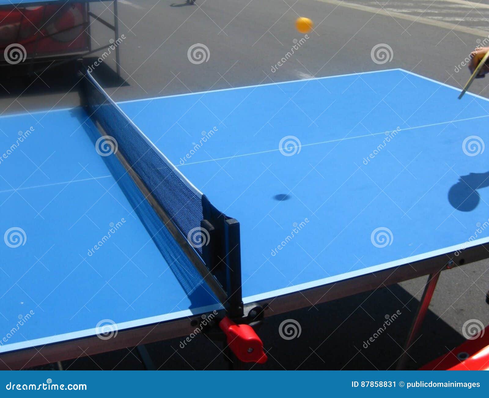 Tabletennisplayerpreparingtohitball Picture. Image 87858831