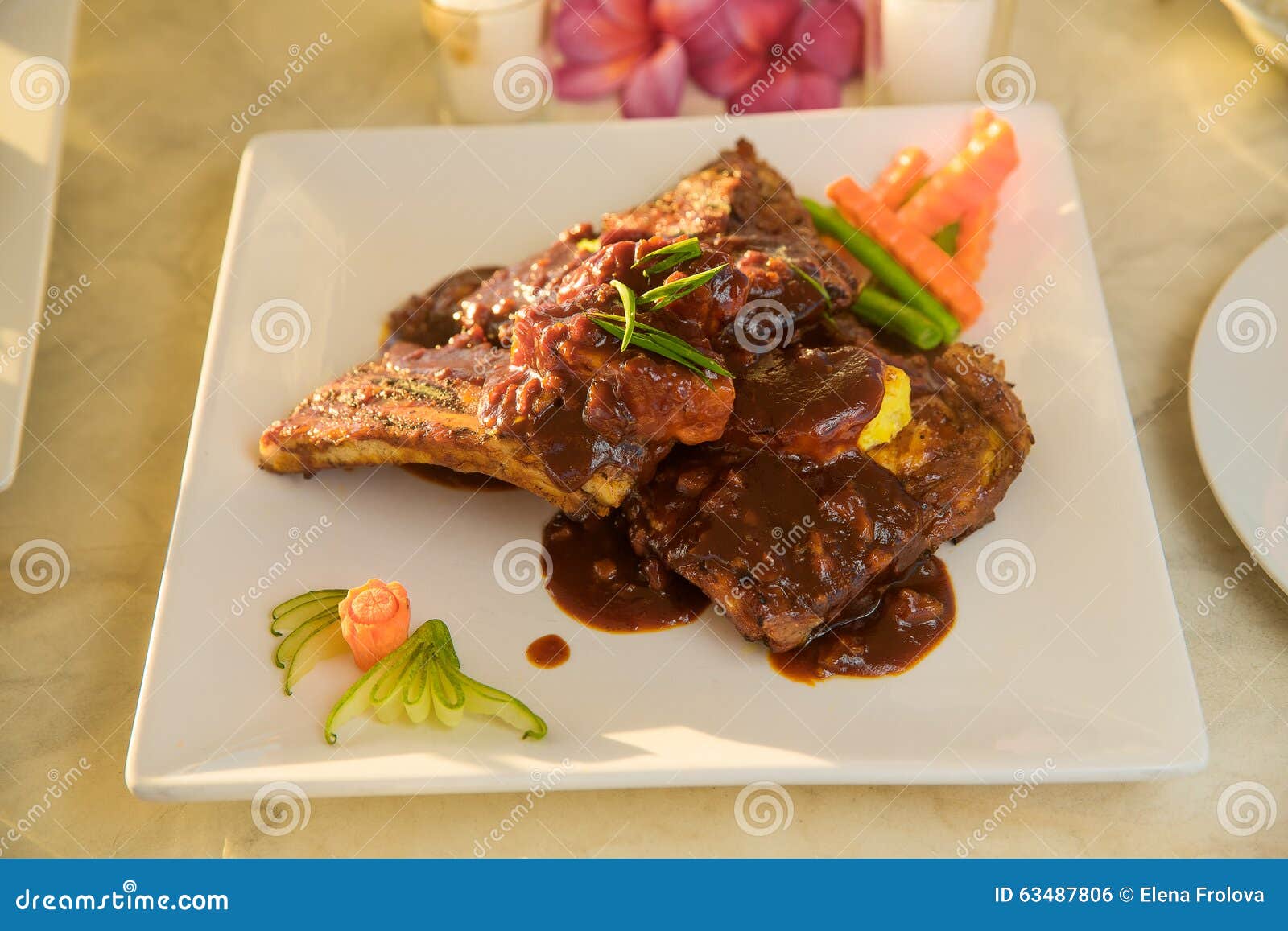 Tableau Avec La Nourriture Et Boisson Pour Le Dîner