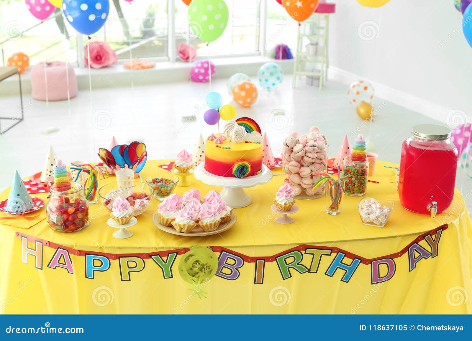 Tableau Avec Le Gateau D Anniversaire Et Les Festins Delicieux Image Stock Image Du Tableau Anniversaire Tableau Avec Le Gateau D Anniversaire Et Les Festins Delicieux Image Stock Image Du Tableau Anniversaire