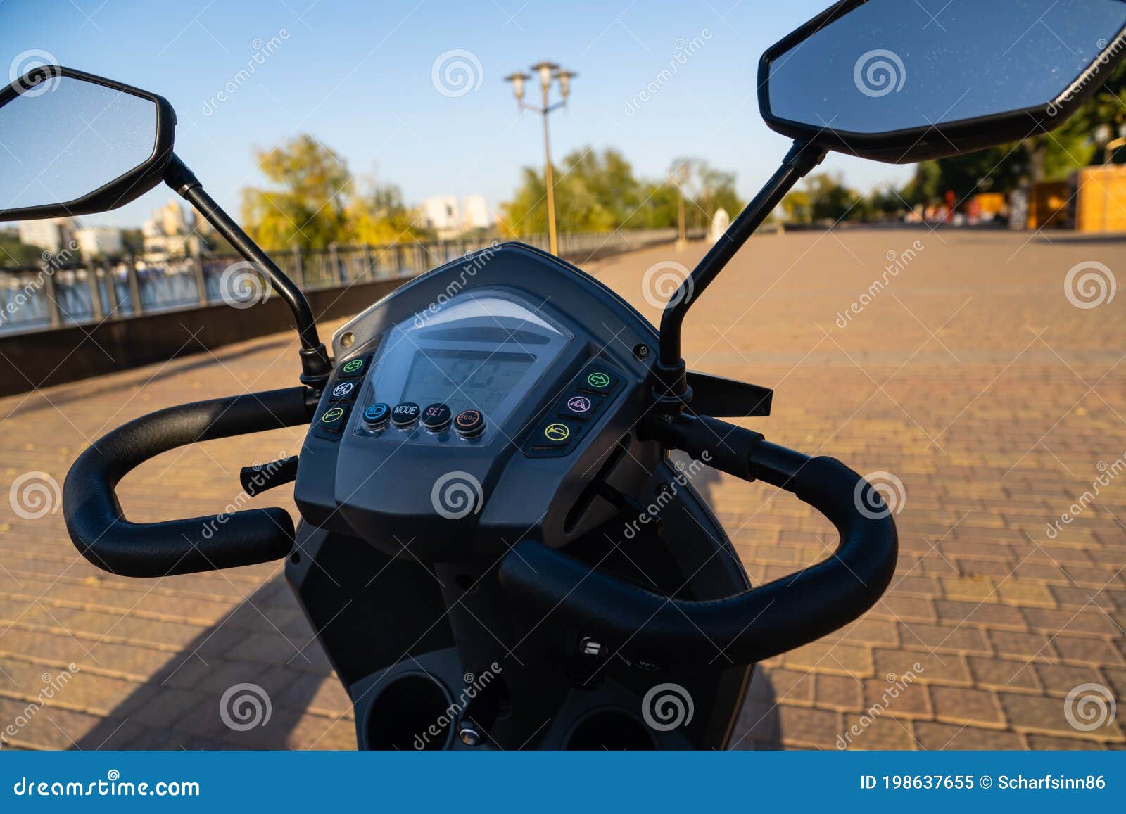 Tableau De Bord De Scooter électrique Image stock - Image du wheelchair,  scooter: 198637655