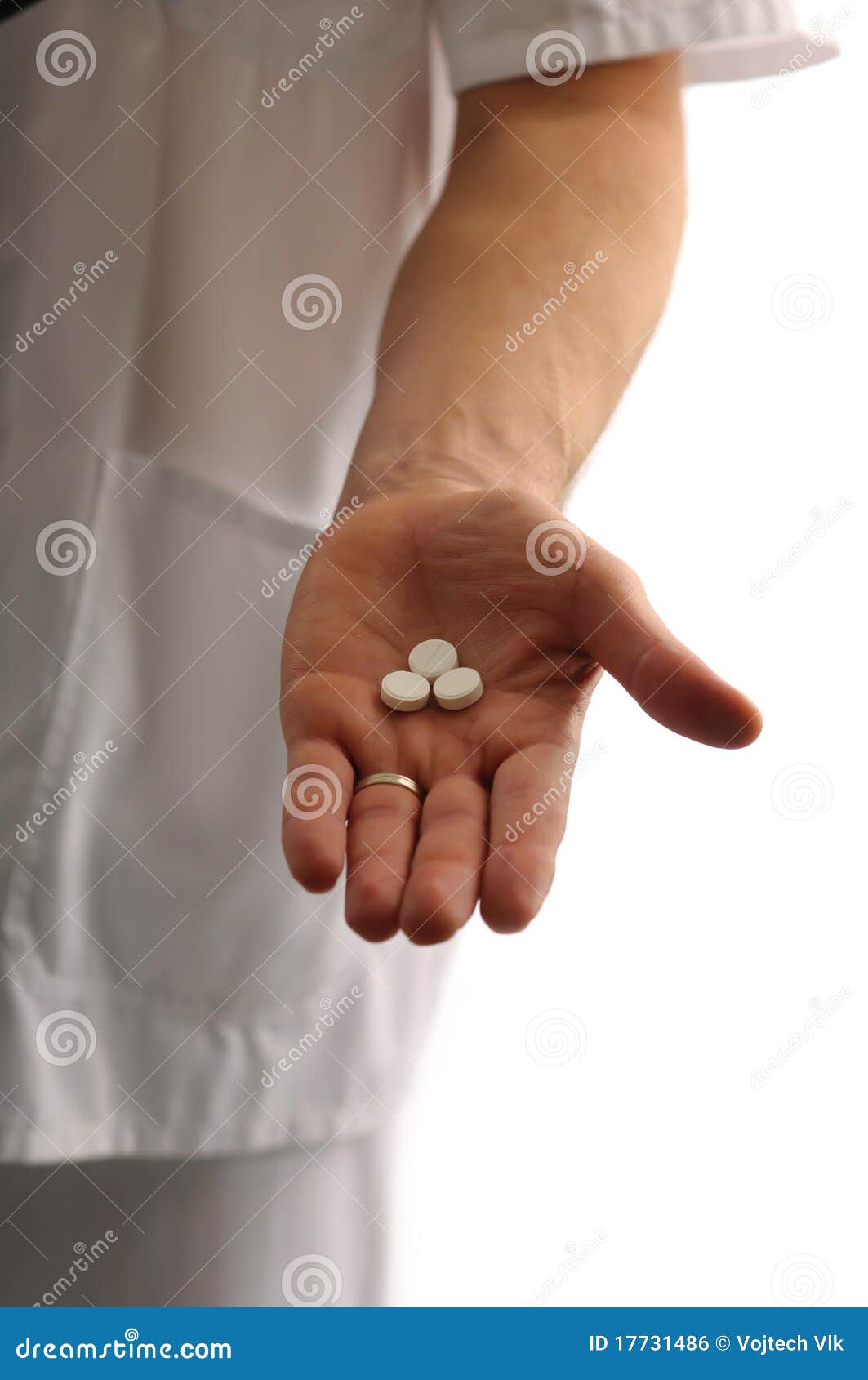 tablets in doctorÃ¯Â¿Â½s hand