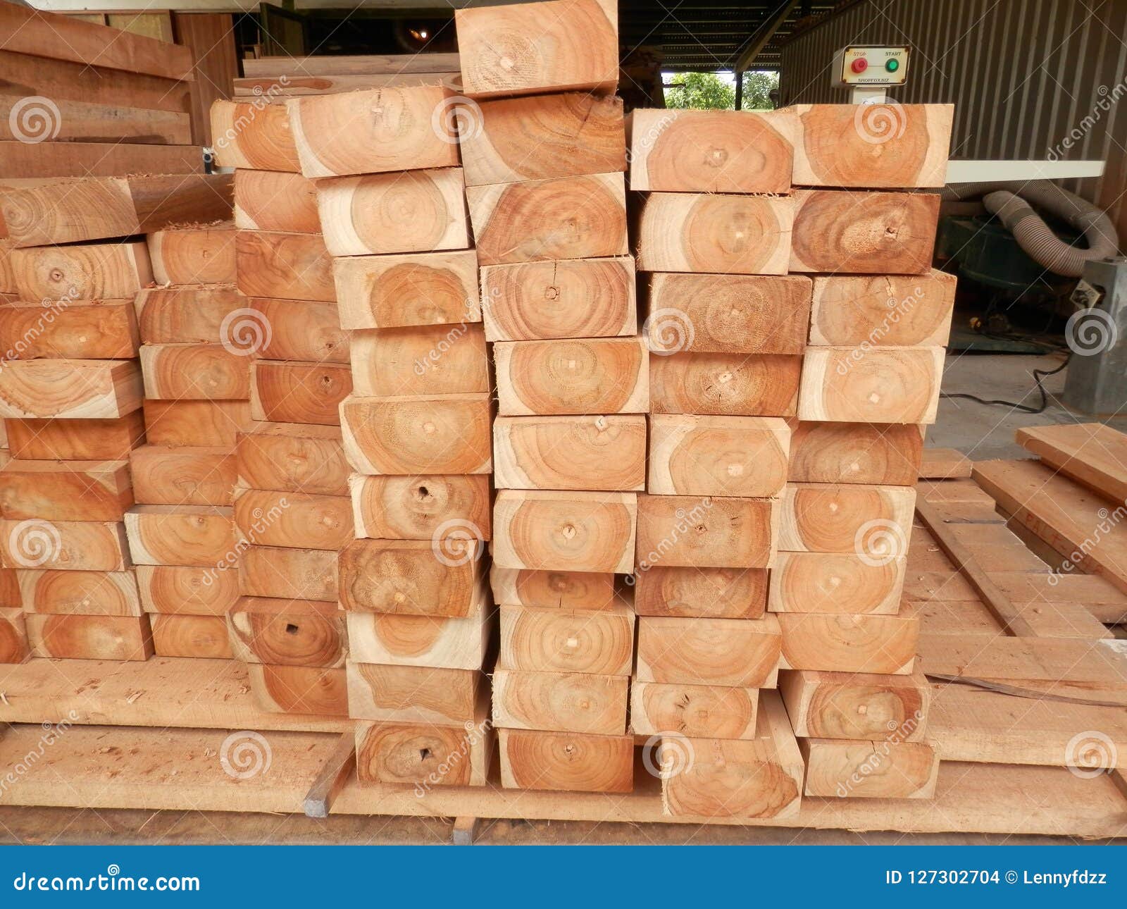 Tablones de la teca foto de archivo. Imagen de hierro 127302704