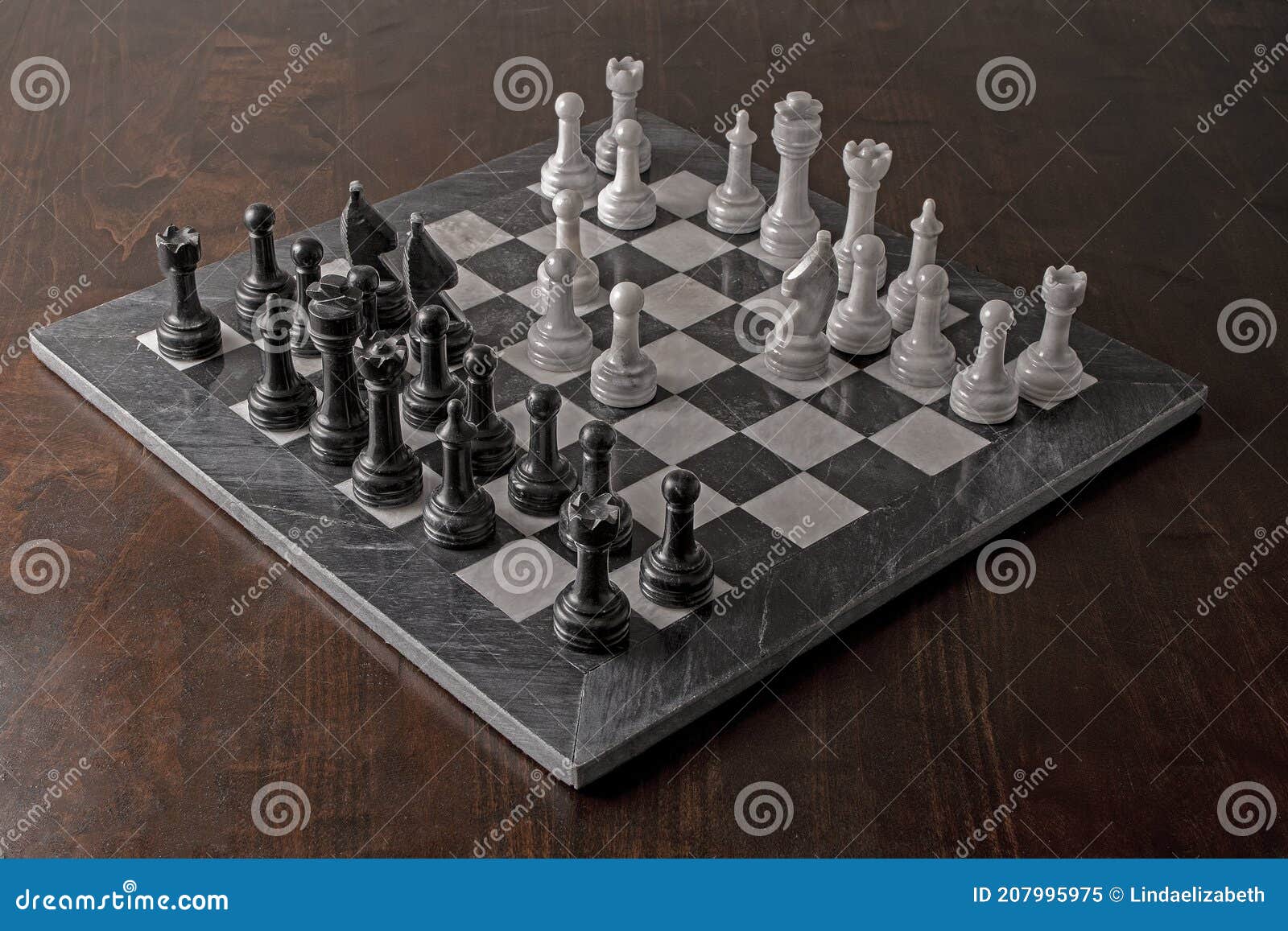 Tabuleiro De Xadrez De Mármore Preto E Branco De Tamanho Inteiro E Peças  Imagem de Stock - Imagem de diagonal, xadrez: 207995975