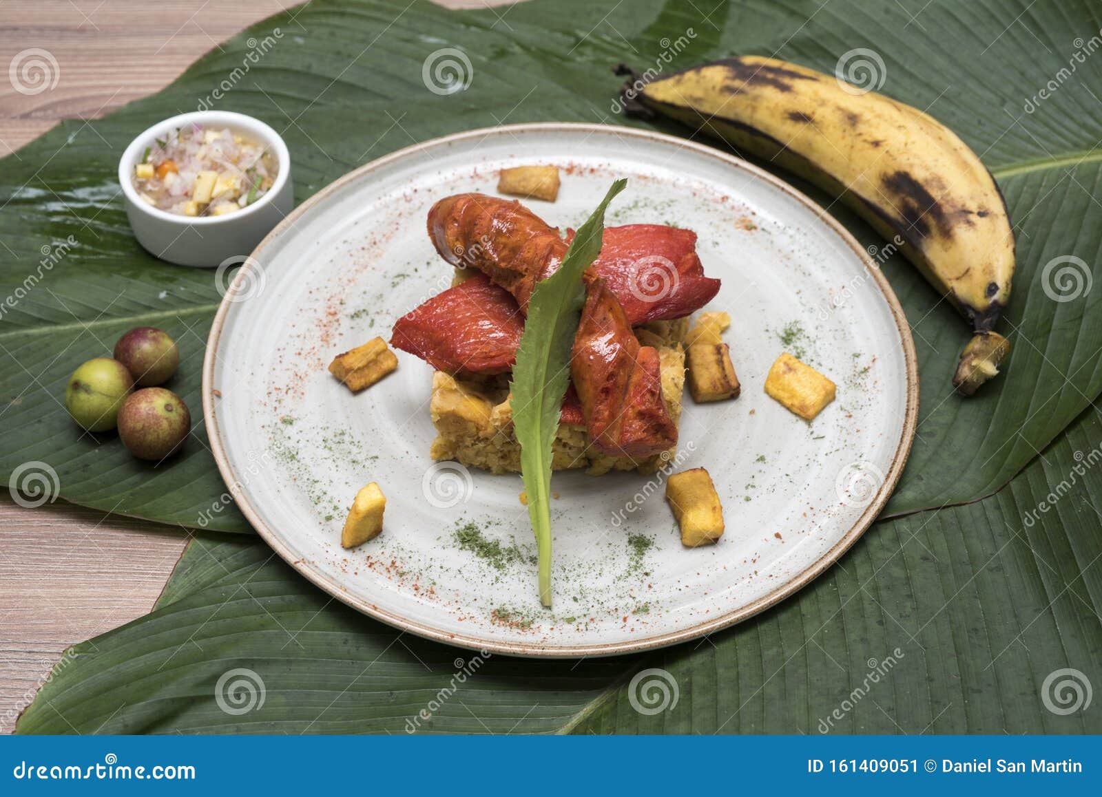tacacho y cecina plato tradicional de la selva peruana.
