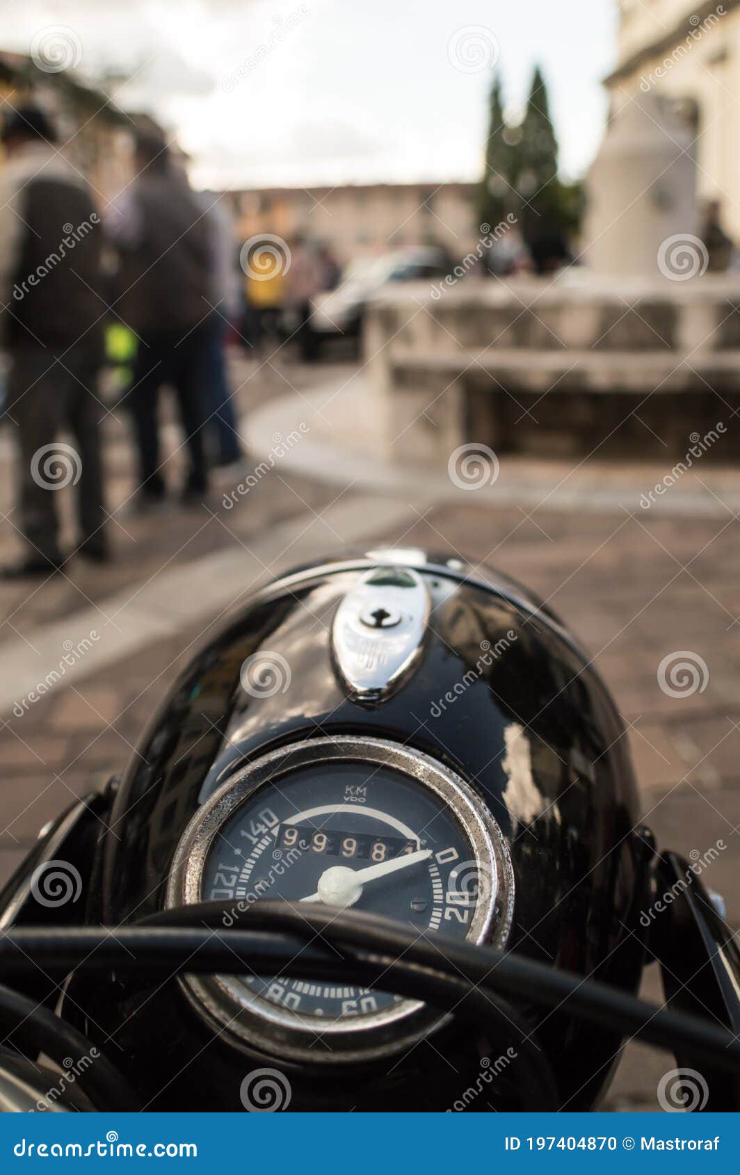 Tachymètre de moto image éditorial. Image du speedometer - 197404870