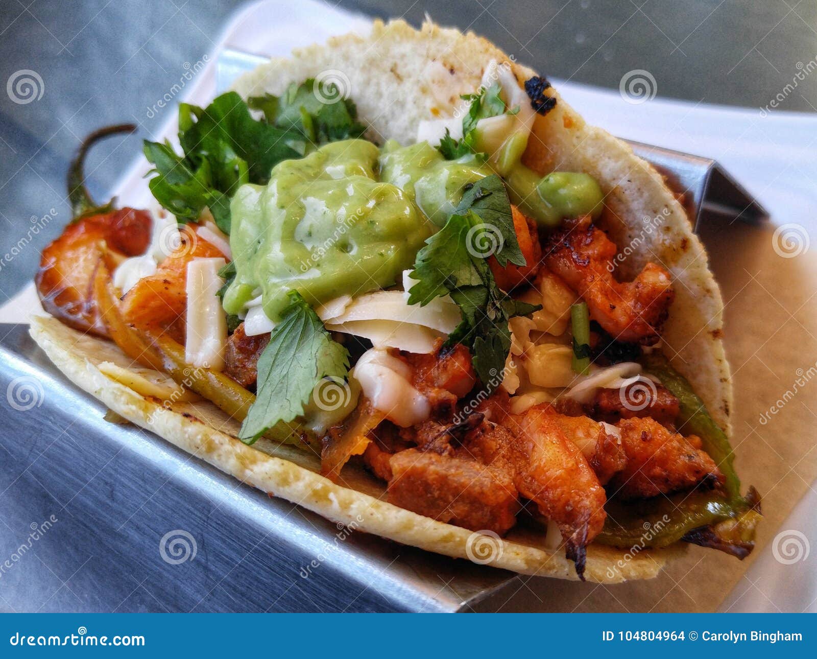 Tacos mexicanos auténticos foto de archivo. Imagen de tortillas - 104804964