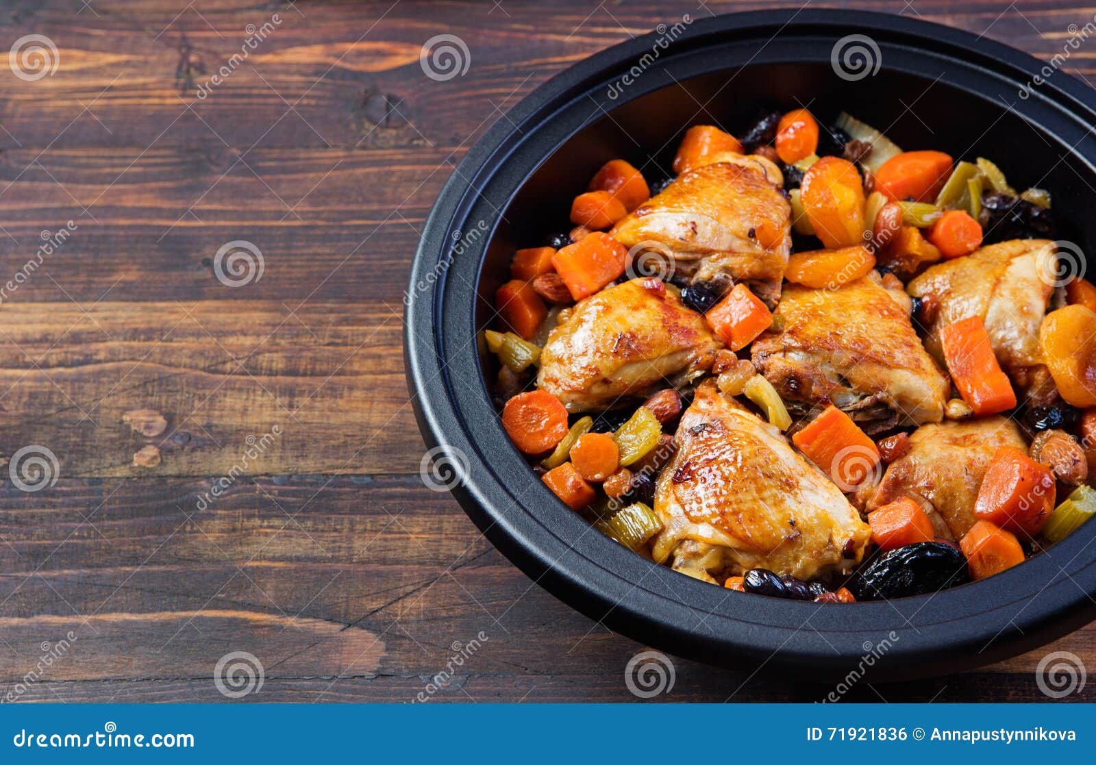 Tagine Avec Le Poulet Et Les Légumes Cuits Cuisine Marocaine