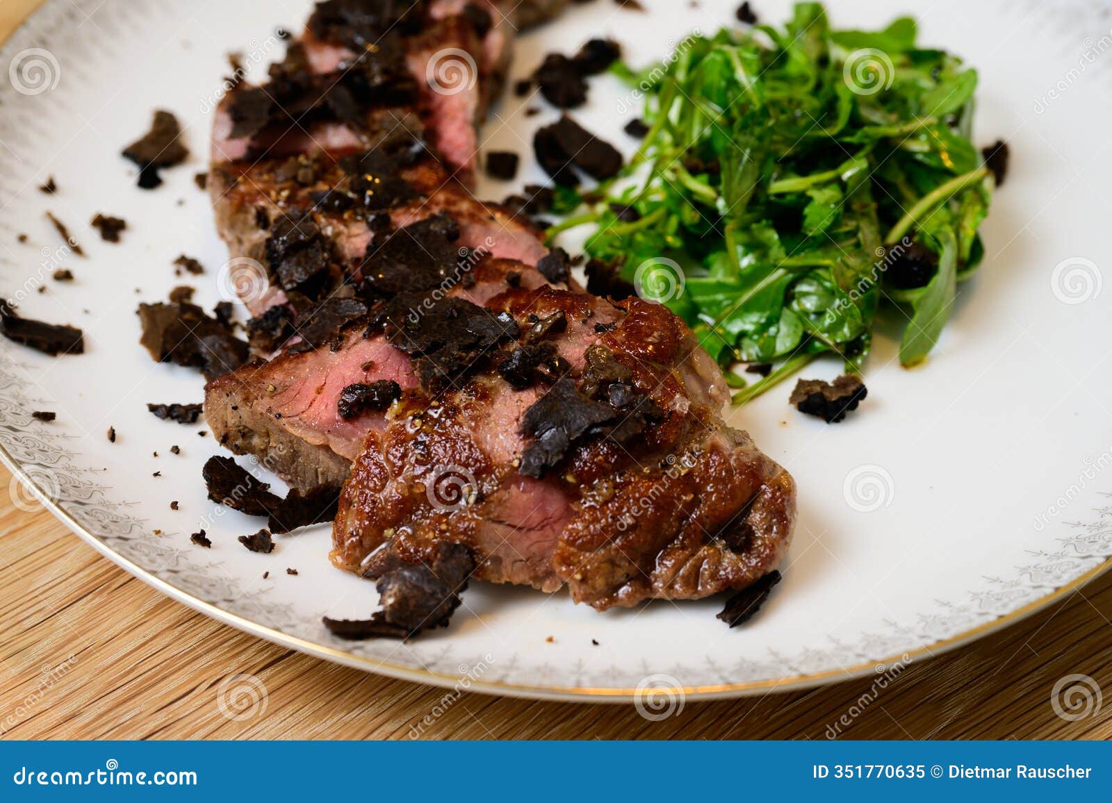 tagliata di manzo al tartufo sliced beef steak with truffles