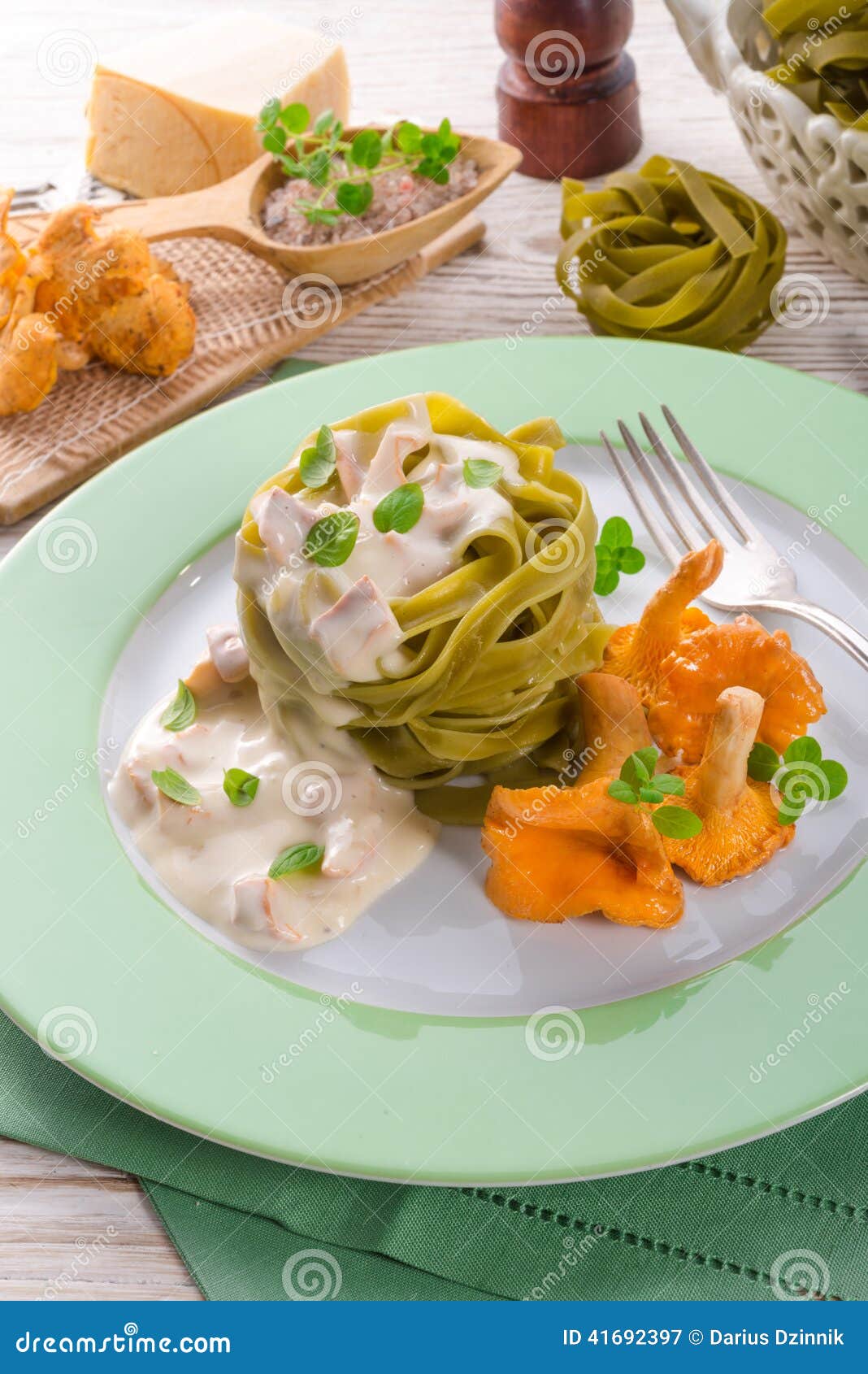 ,,tagliatelle Con Spinaci,, with Chanterelles Stock Image Image of