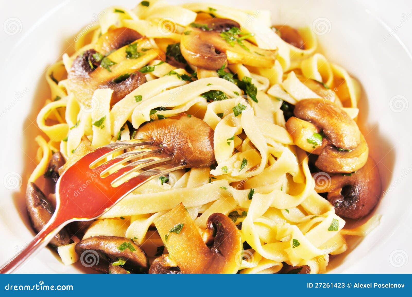 Tagliatelle Teigwaren Mit Pilzen Stockbild - Bild von mittagessen ...