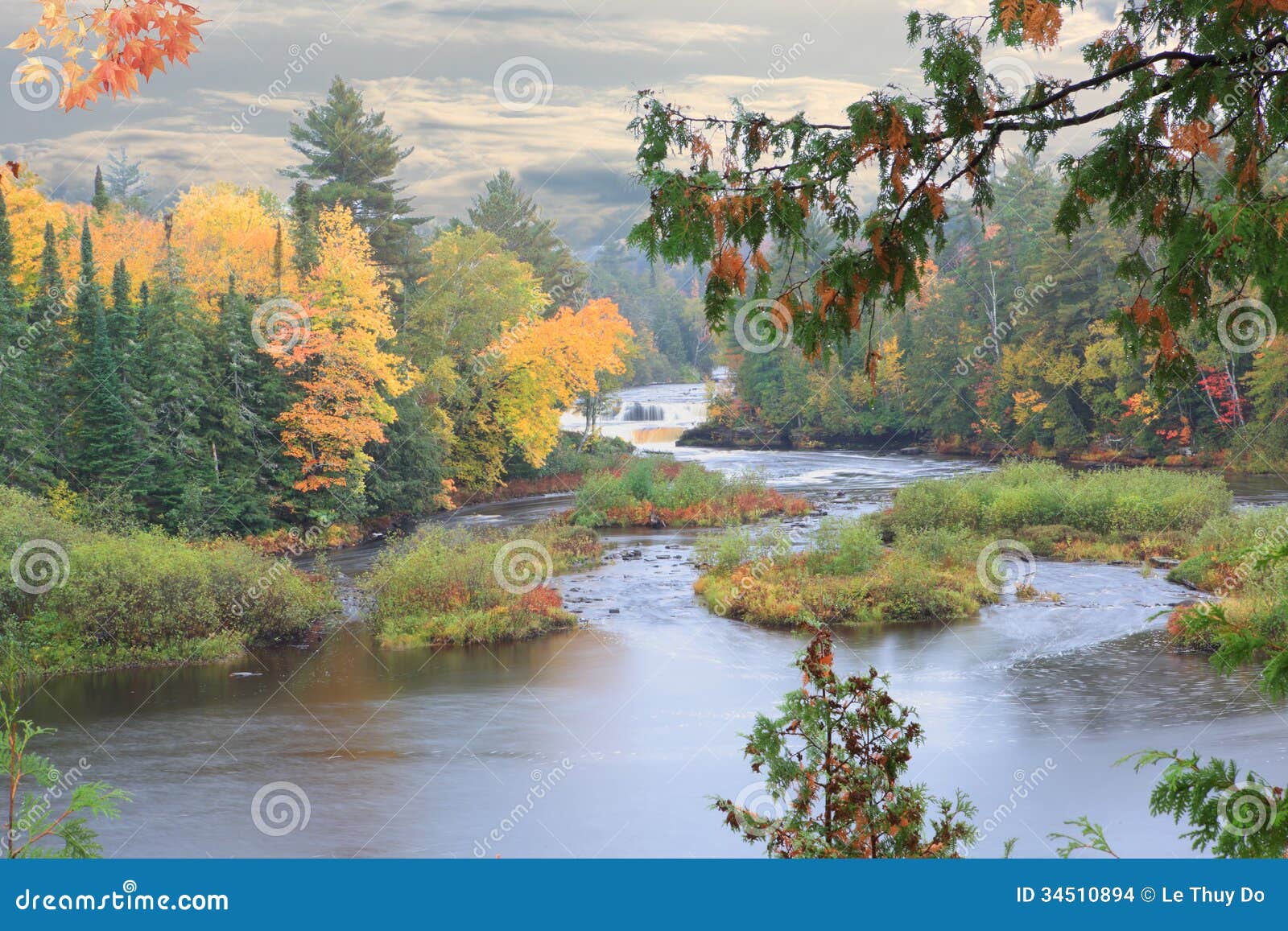 Tahquamenon Waterfalls Island Stock Images Image 34510894