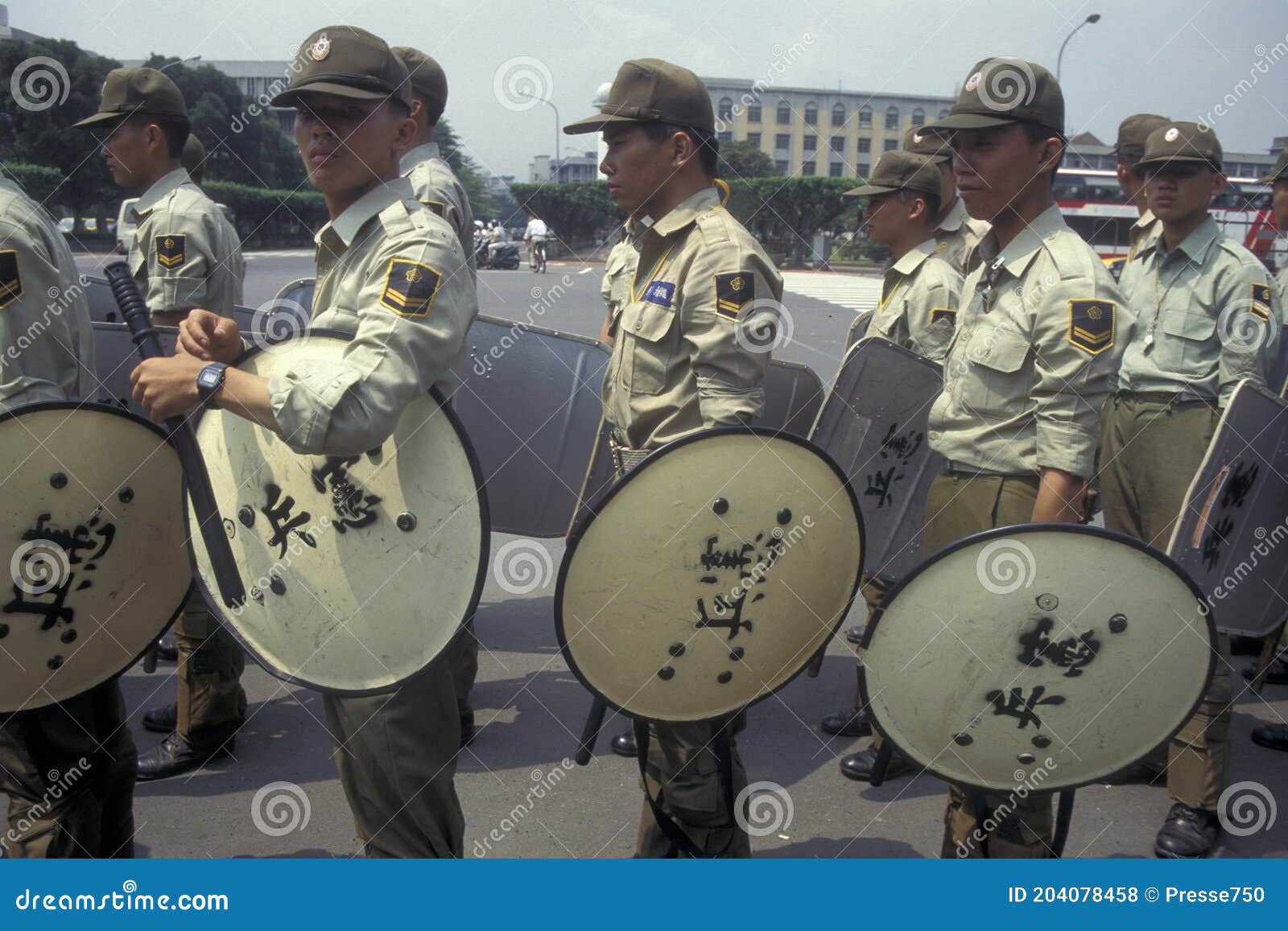 Taiwanese Police Thunder Squad during joint anti-terrorism exercise ...