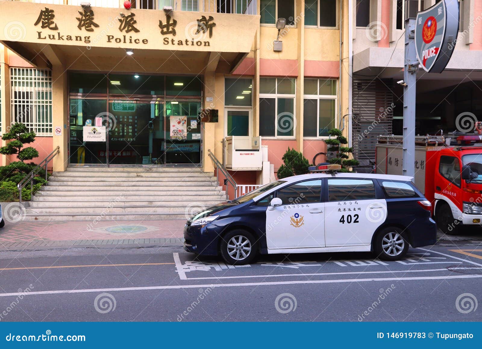 4月18日台湾警察全部换新款警服，竟然表现出了“解放”的意识形态！ - 知乎