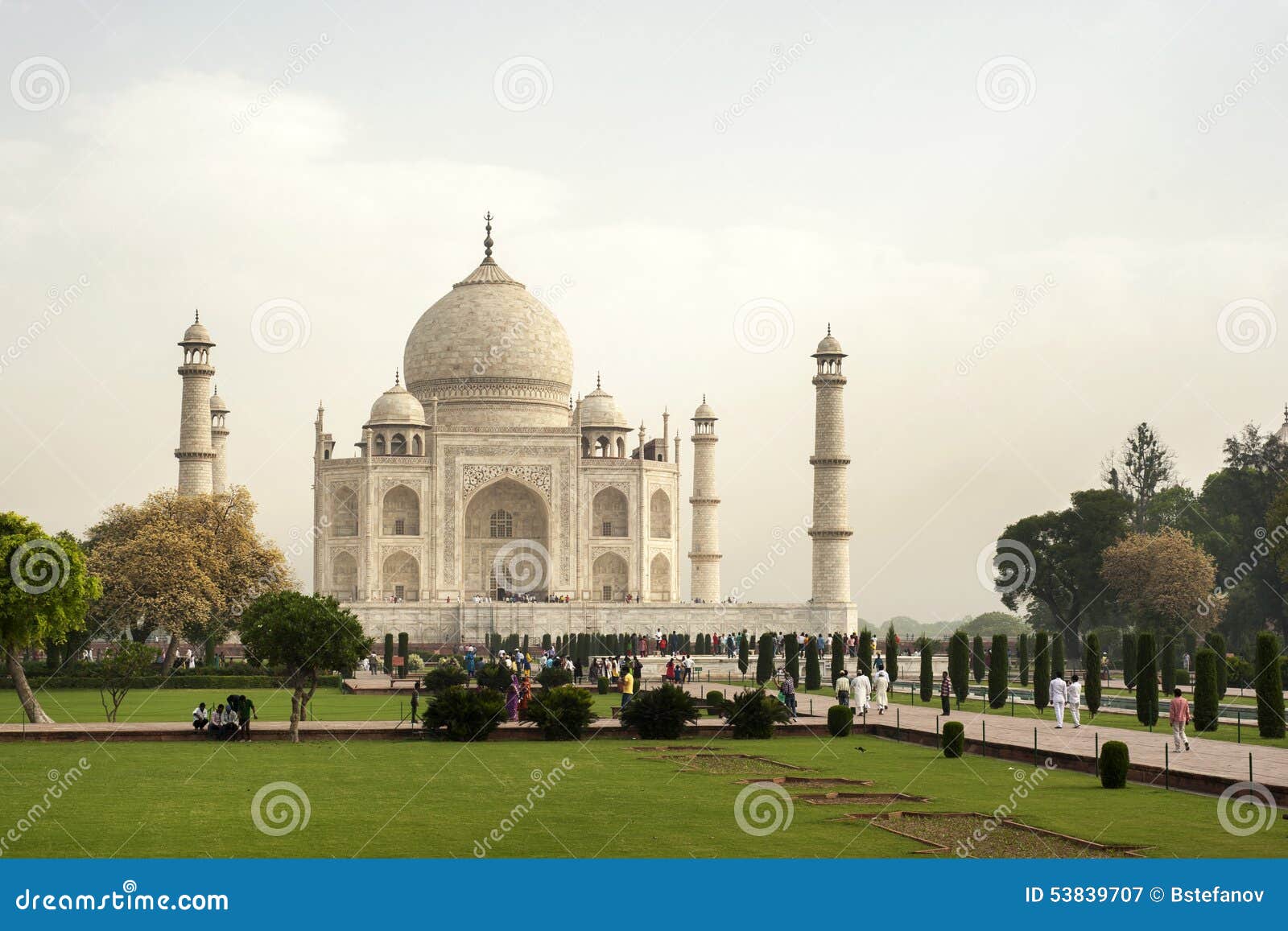 The people visit Taj Mahal editorial stock photo. Image of mumtaz - 39190153