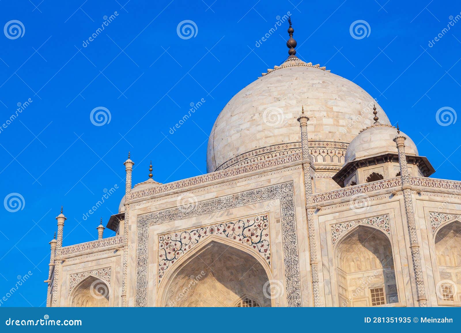 taj mahal in india under blue sky with the inscription of the coran in arabic letter meaning in english: this is an invitation to