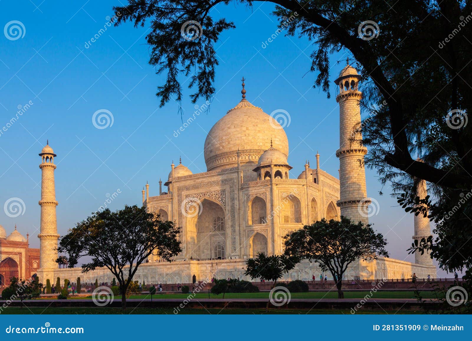 taj mahal in morning light with the inscription of the coran in arabic letter meaning in english: this is an invitation to live on