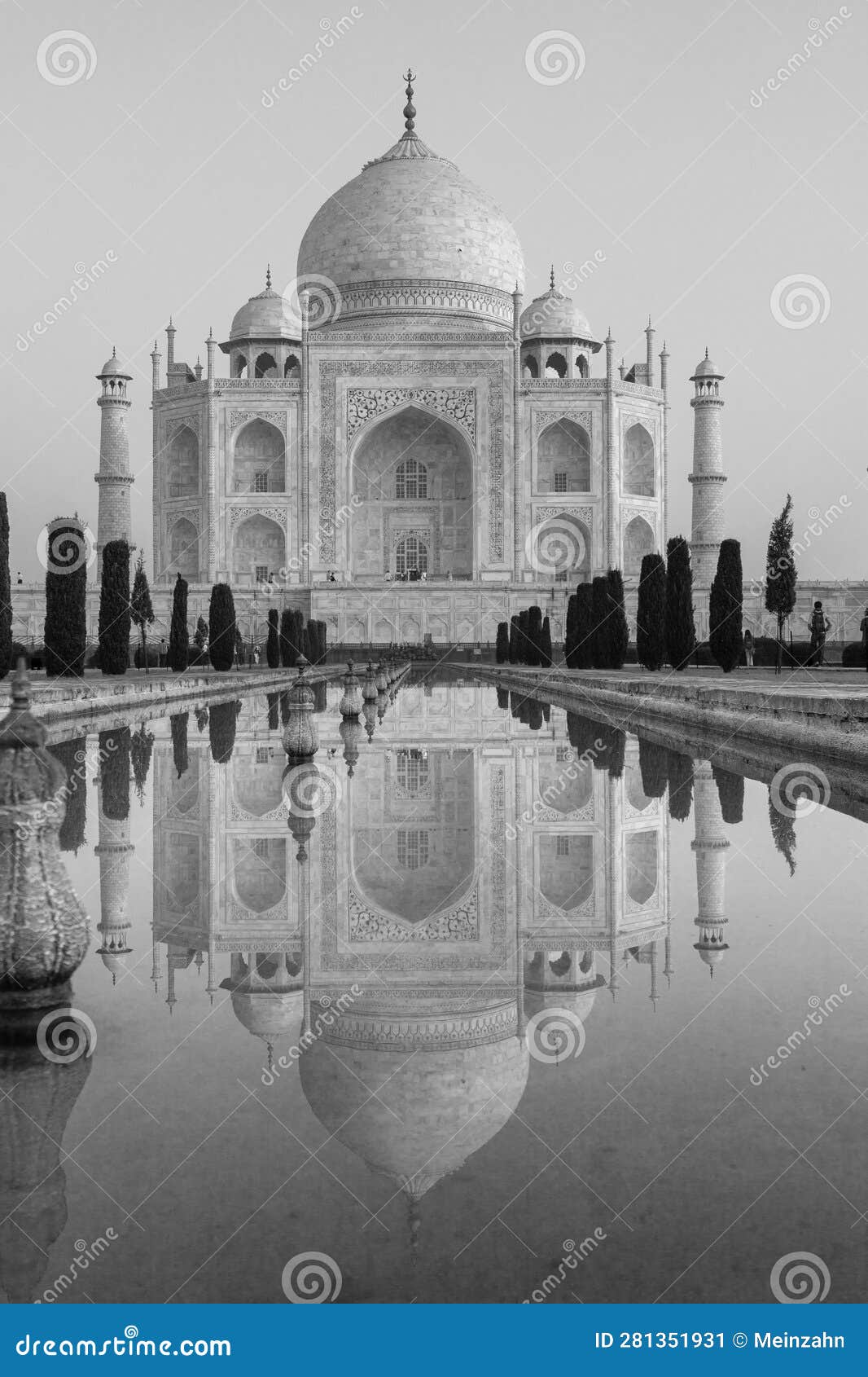 taj mahal in morning light with the inscription of the coran in arabic letter meaning in english: this is an invitation to live on