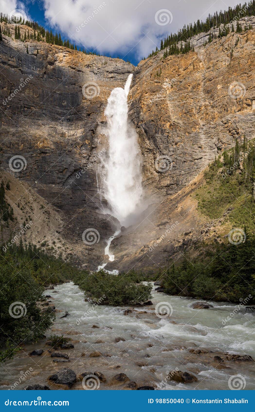 takakkaw falls waterfall in yoho national park.